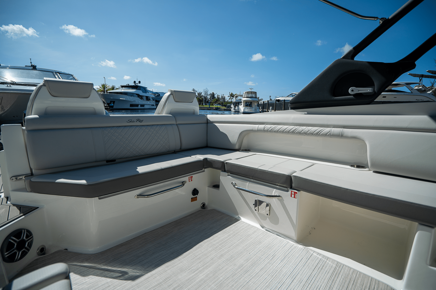 2026 Sea Ray SDX 290 Outboard Image Thumbnail #7