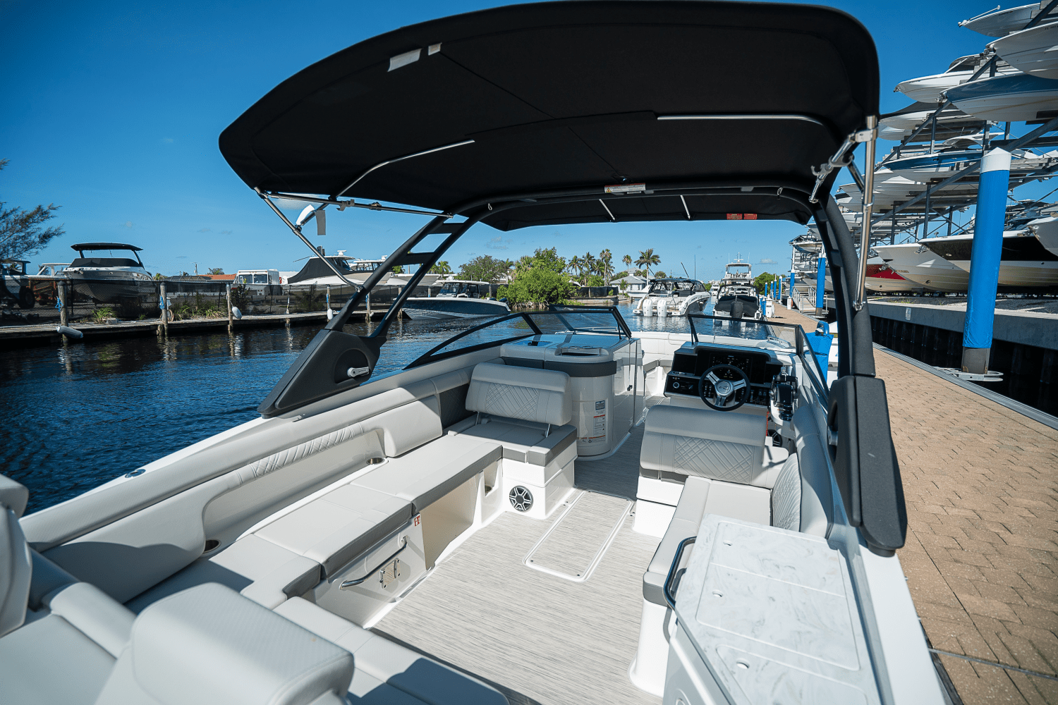 2026 Sea Ray SDX 290 Outboard Image Thumbnail #6
