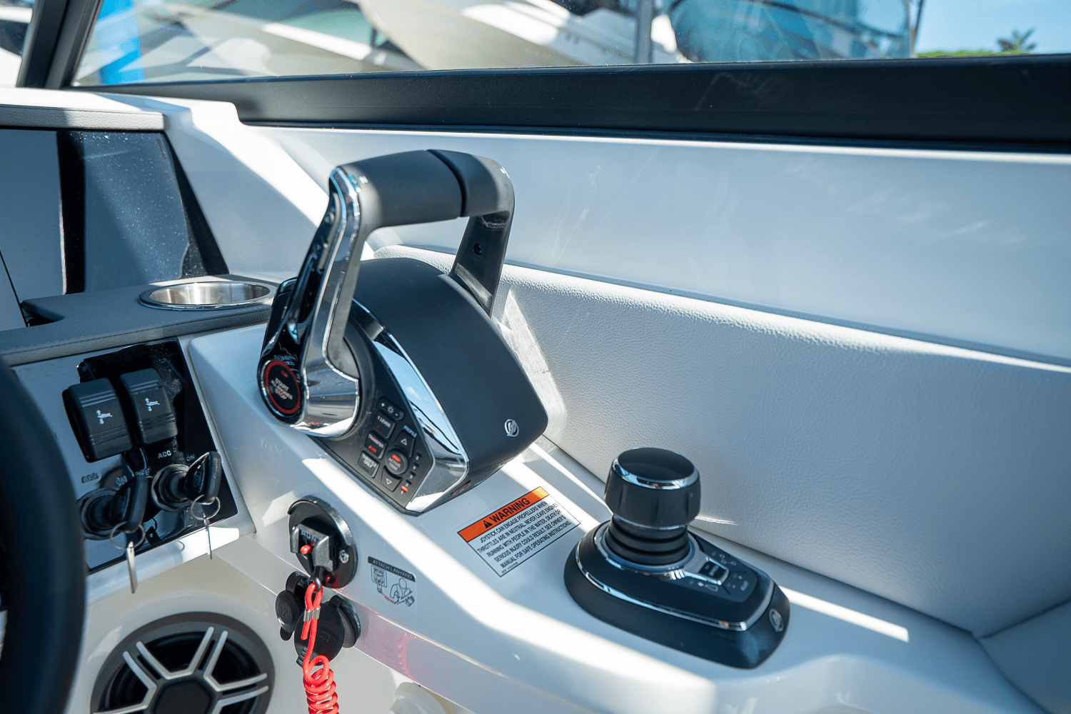 2026 Sea Ray SDX 290 Outboard Image Thumbnail #14