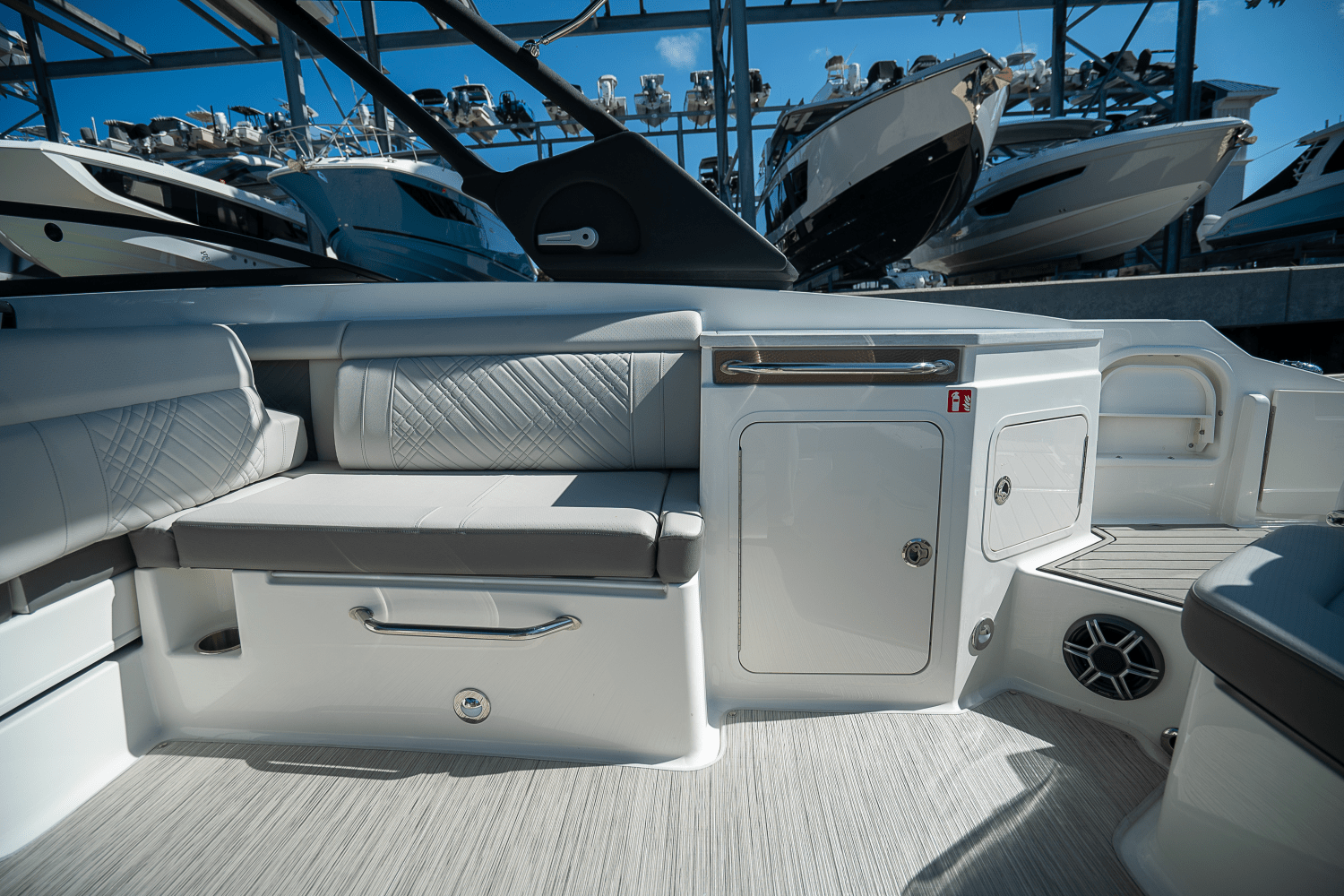 2026 Sea Ray SDX 290 Outboard Image Thumbnail #8