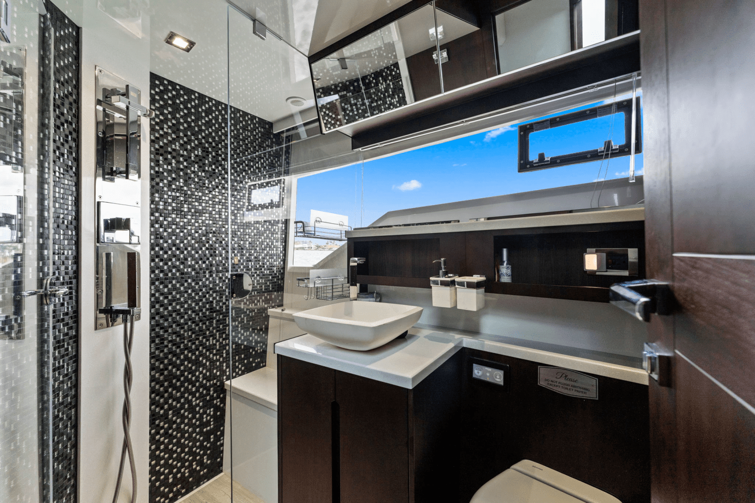 2022 Galeon 500 FLY Image Thumbnail #17
