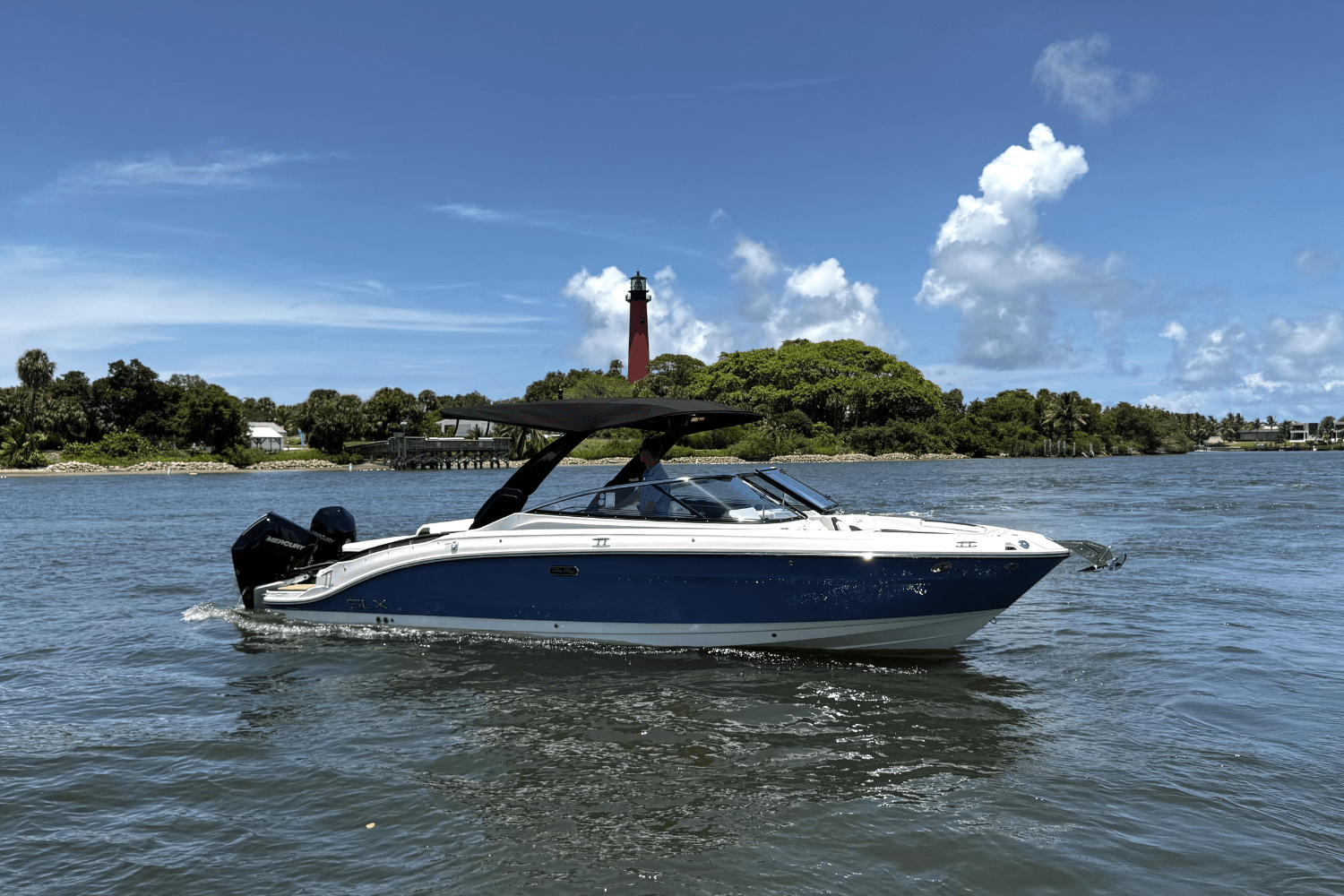 2025 Sea Ray SLX 280 Image Thumbnail #1