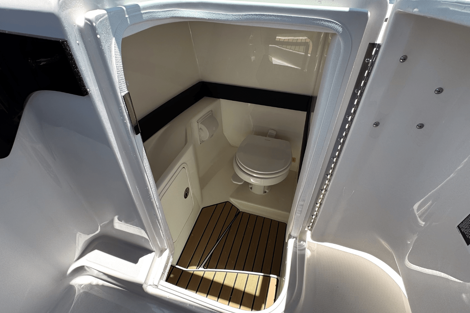 2025 Sea Ray SLX 280 Image Thumbnail #27