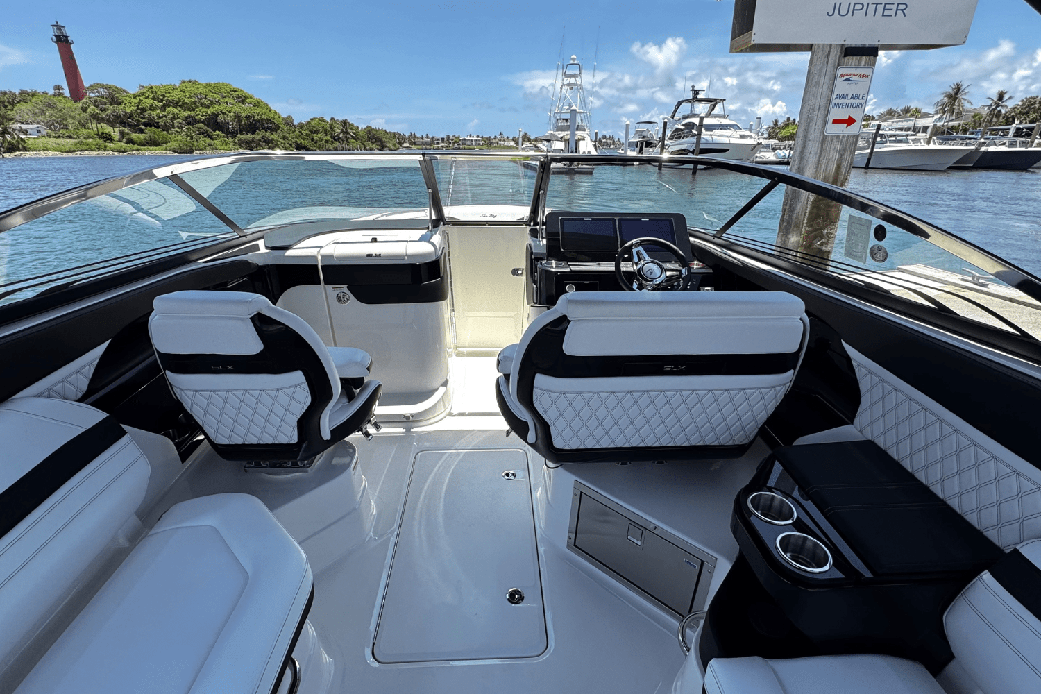2025 Sea Ray SLX 280 Image Thumbnail #9