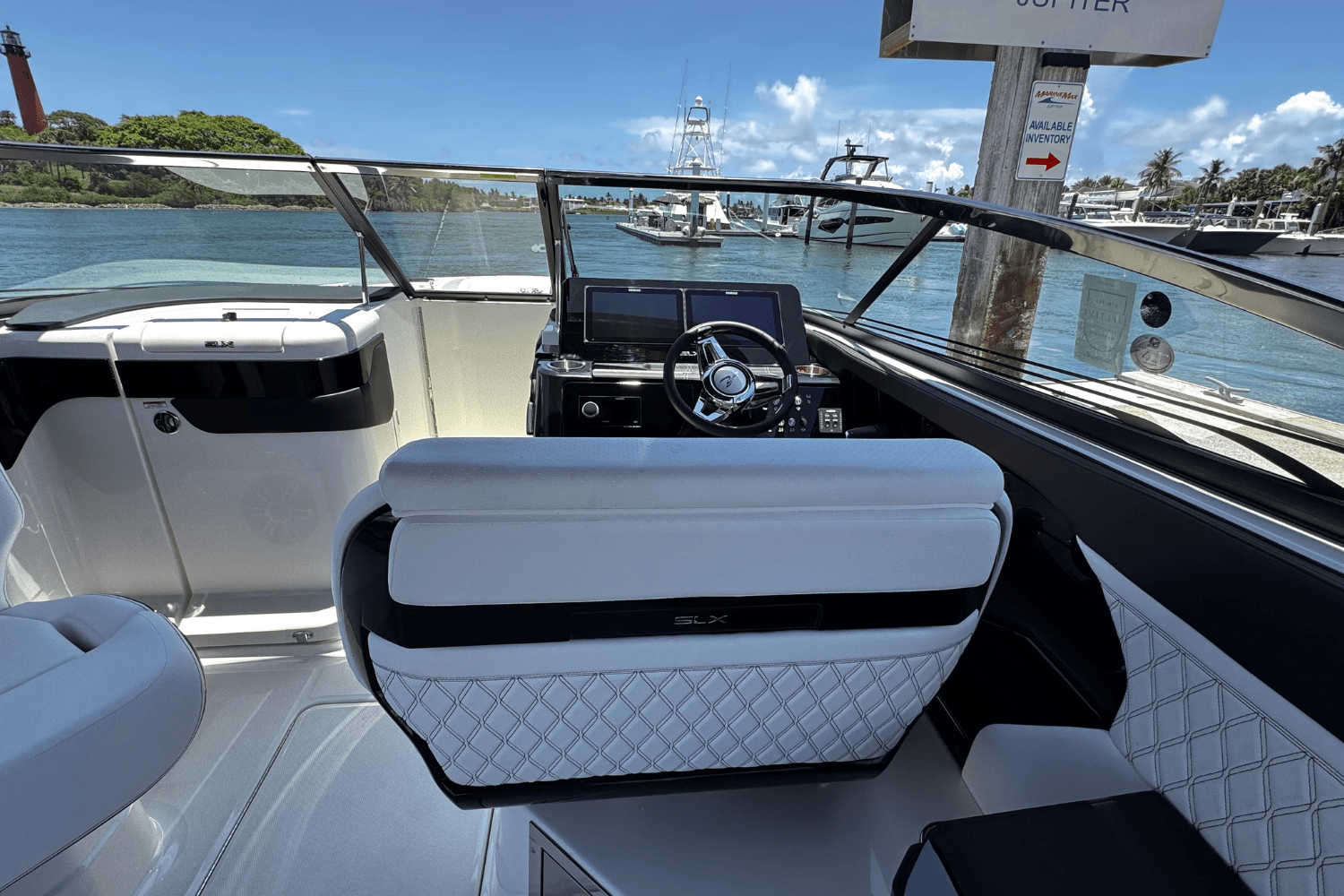2025 Sea Ray SLX 280 Image Thumbnail #10
