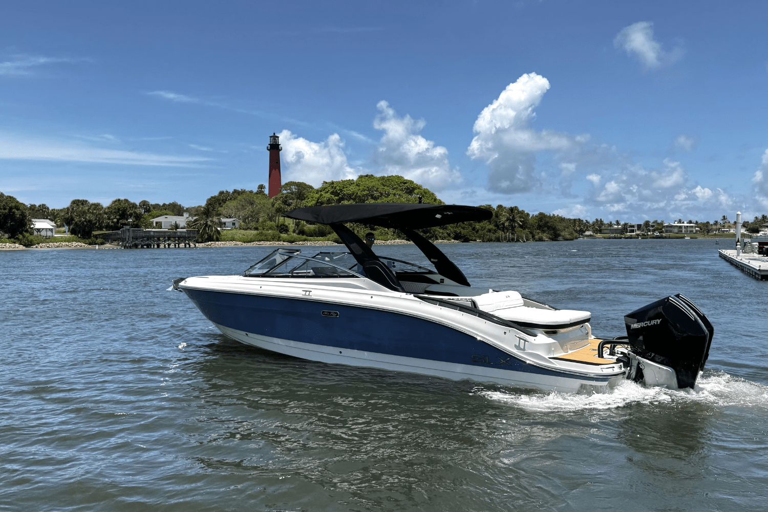 2025 Sea Ray SLX 280 Image Thumbnail #3