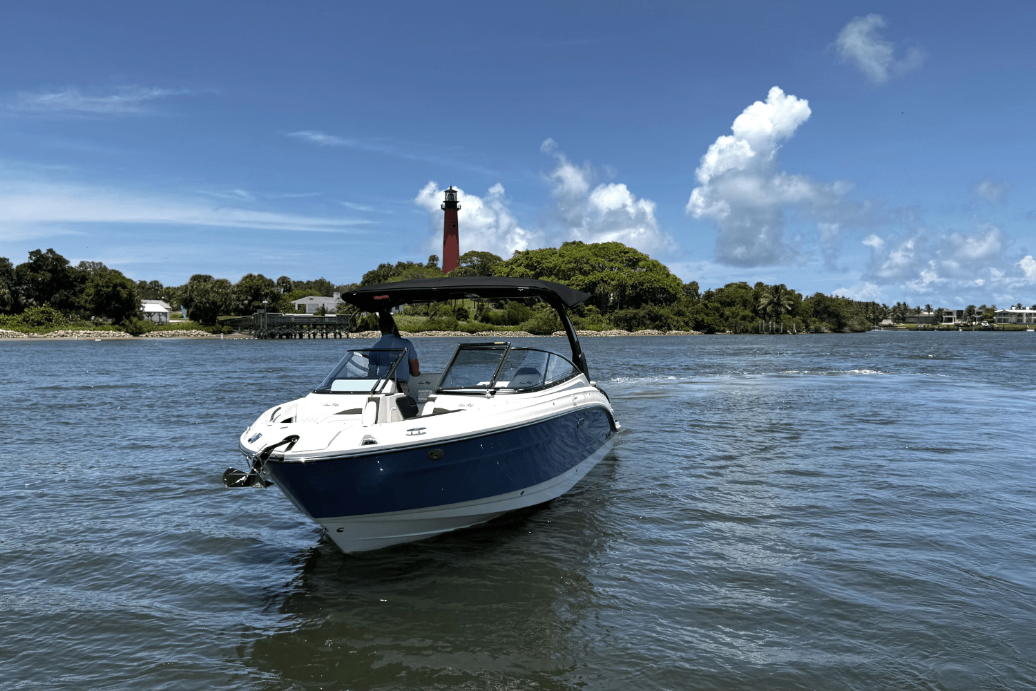 2025 Sea Ray SLX 280 Image Thumbnail #2