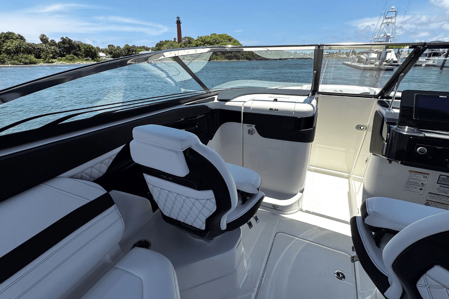 2025 Sea Ray SLX 280 Image Thumbnail #8