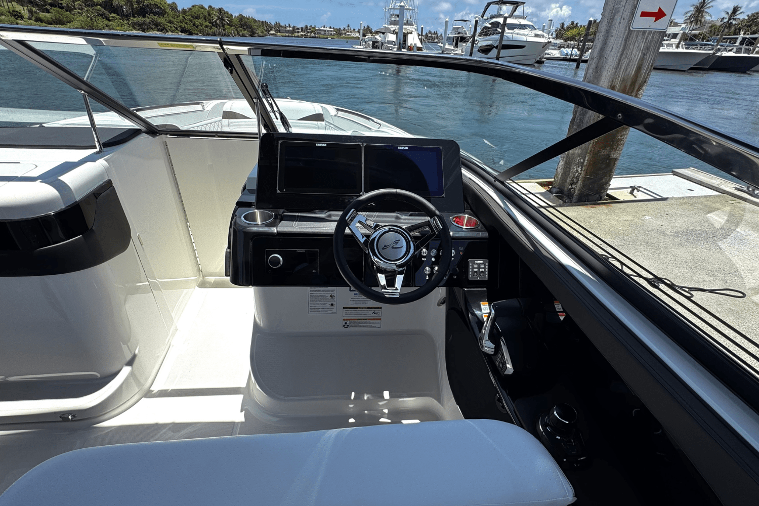 2025 Sea Ray SLX 280 Image Thumbnail #21