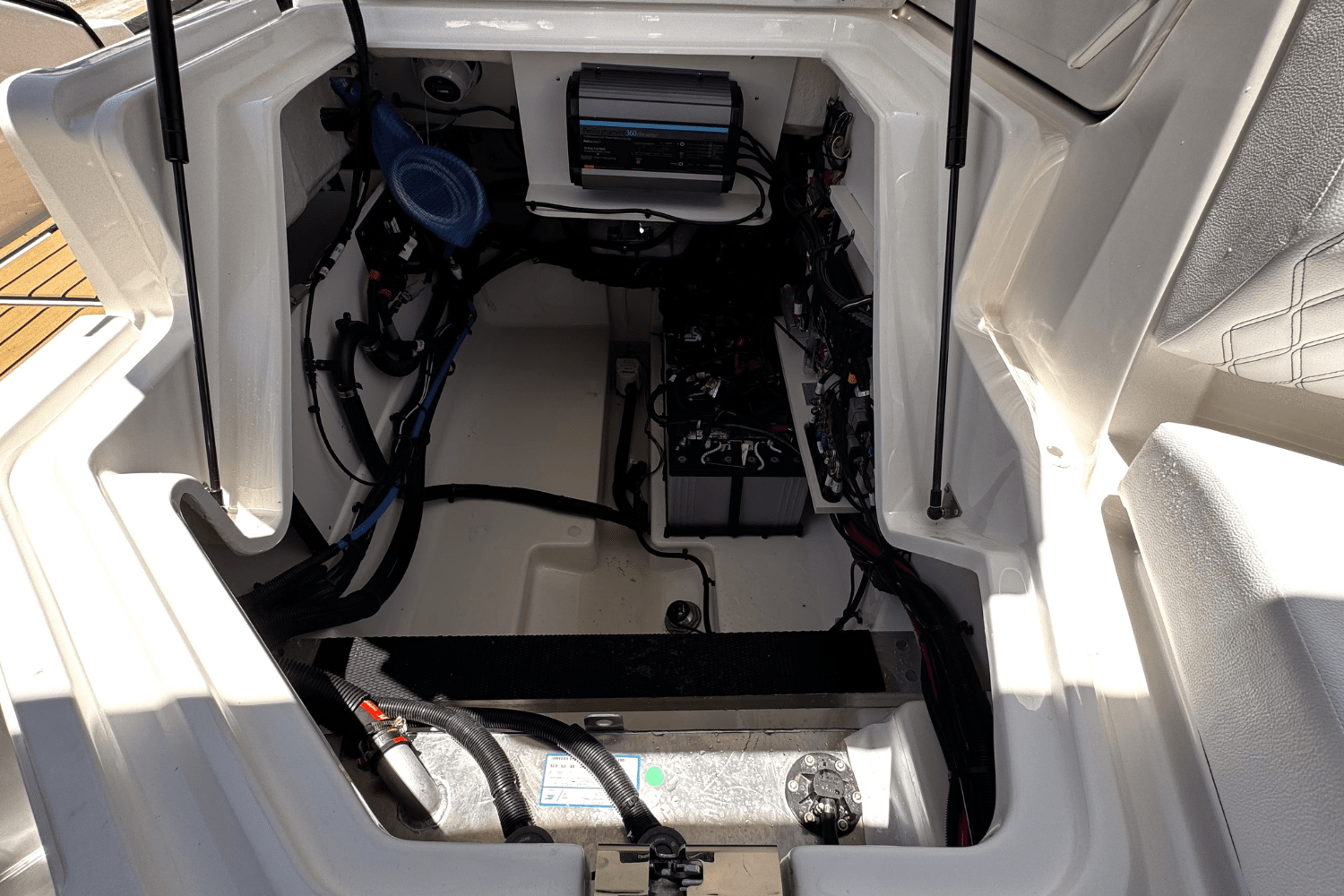 2025 Sea Ray SLX 280 Image Thumbnail #28