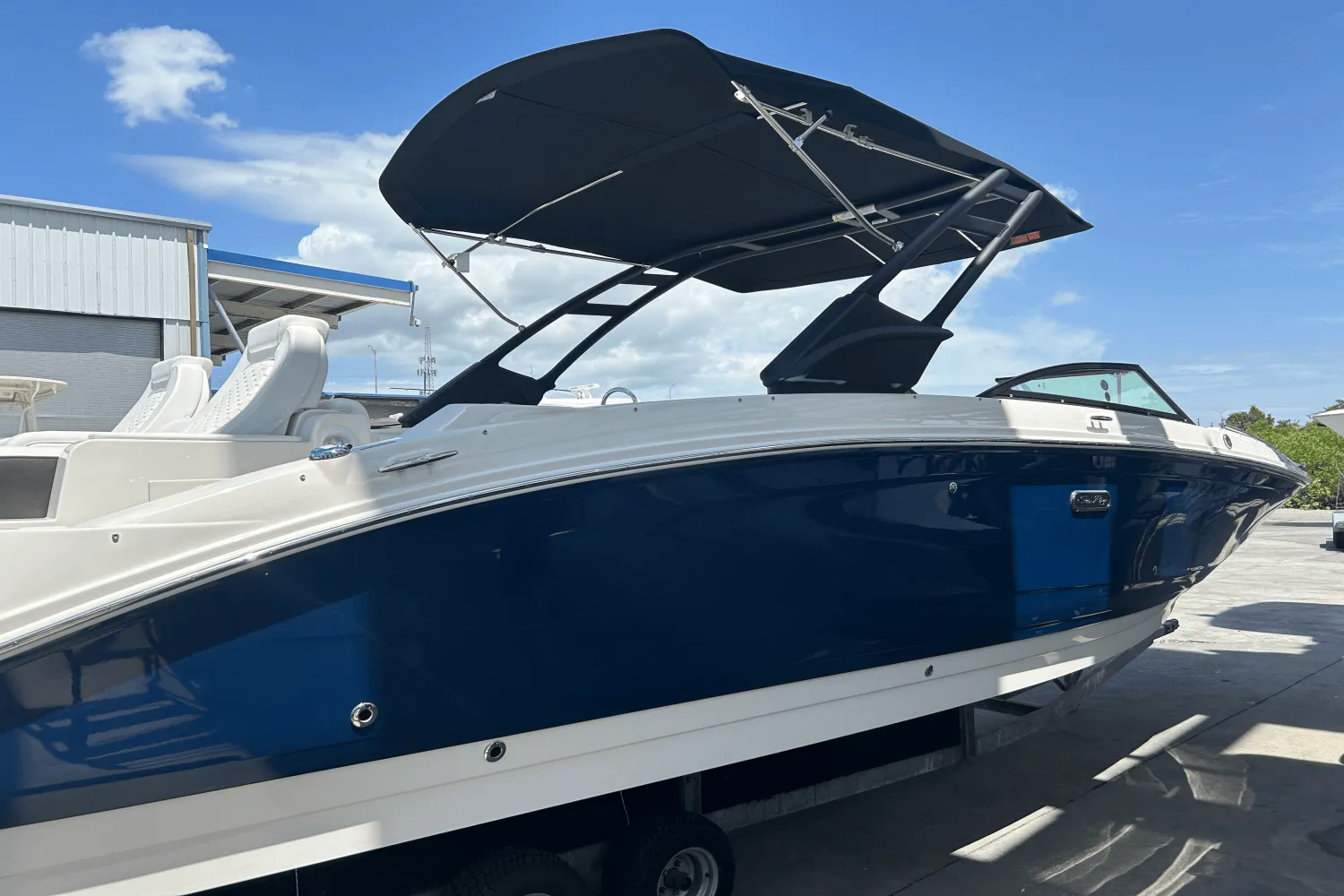 2025 Sea Ray SDX 290 Outboard Image Thumbnail #4