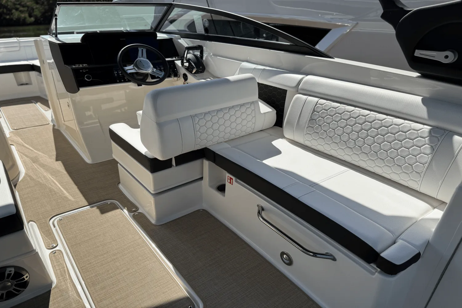 2025 Sea Ray SDX 290 Outboard Image Thumbnail #10