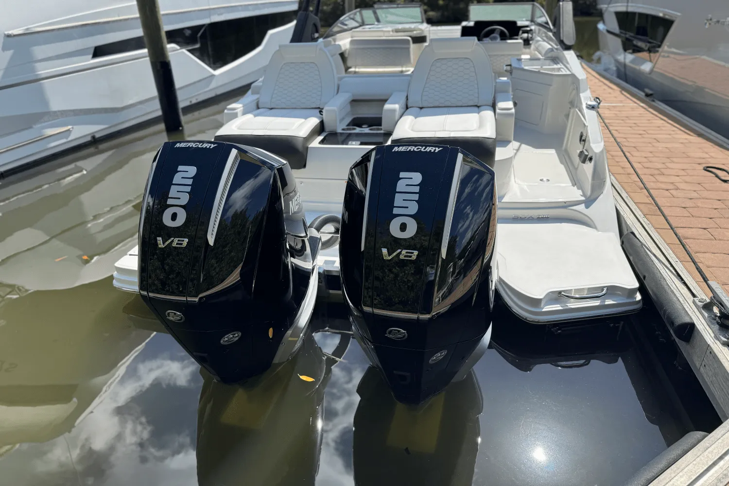 2025 Sea Ray SDX 290 Outboard Image Thumbnail #5