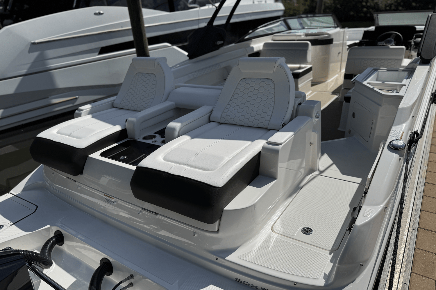 Thumbnail 2 for 2025 Sea Ray SDX 290 Outboard