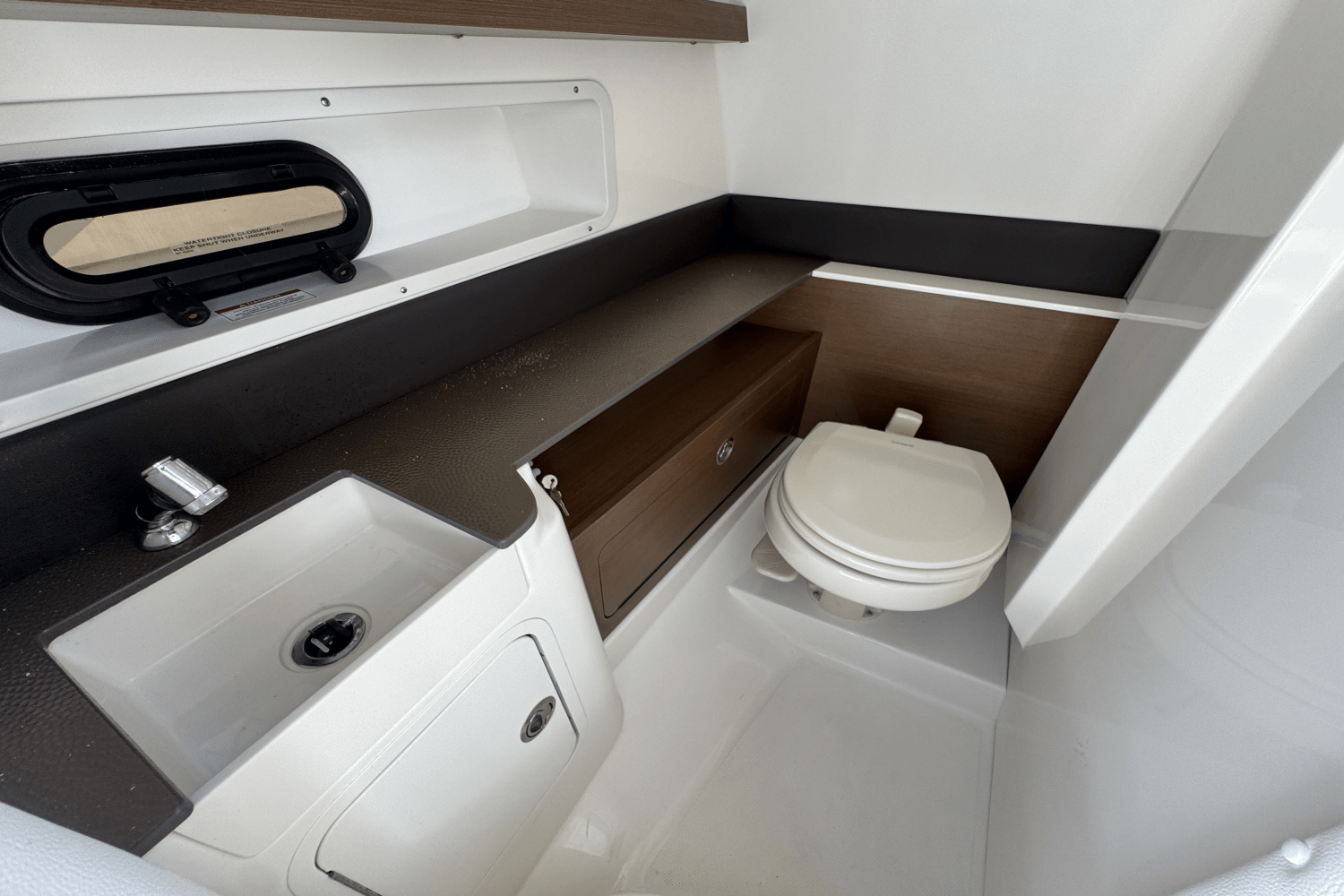 2025 Sea Ray SDX 290 Outboard Image Thumbnail #14