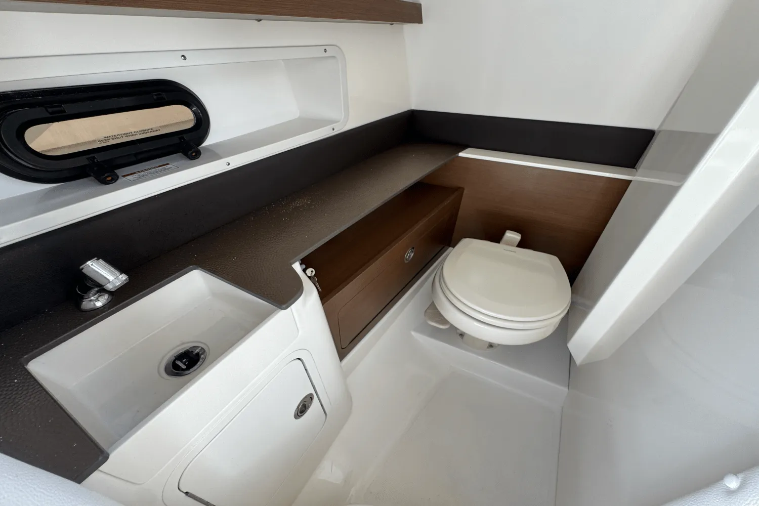 2025 Sea Ray SDX 290 Outboard Image Thumbnail #19