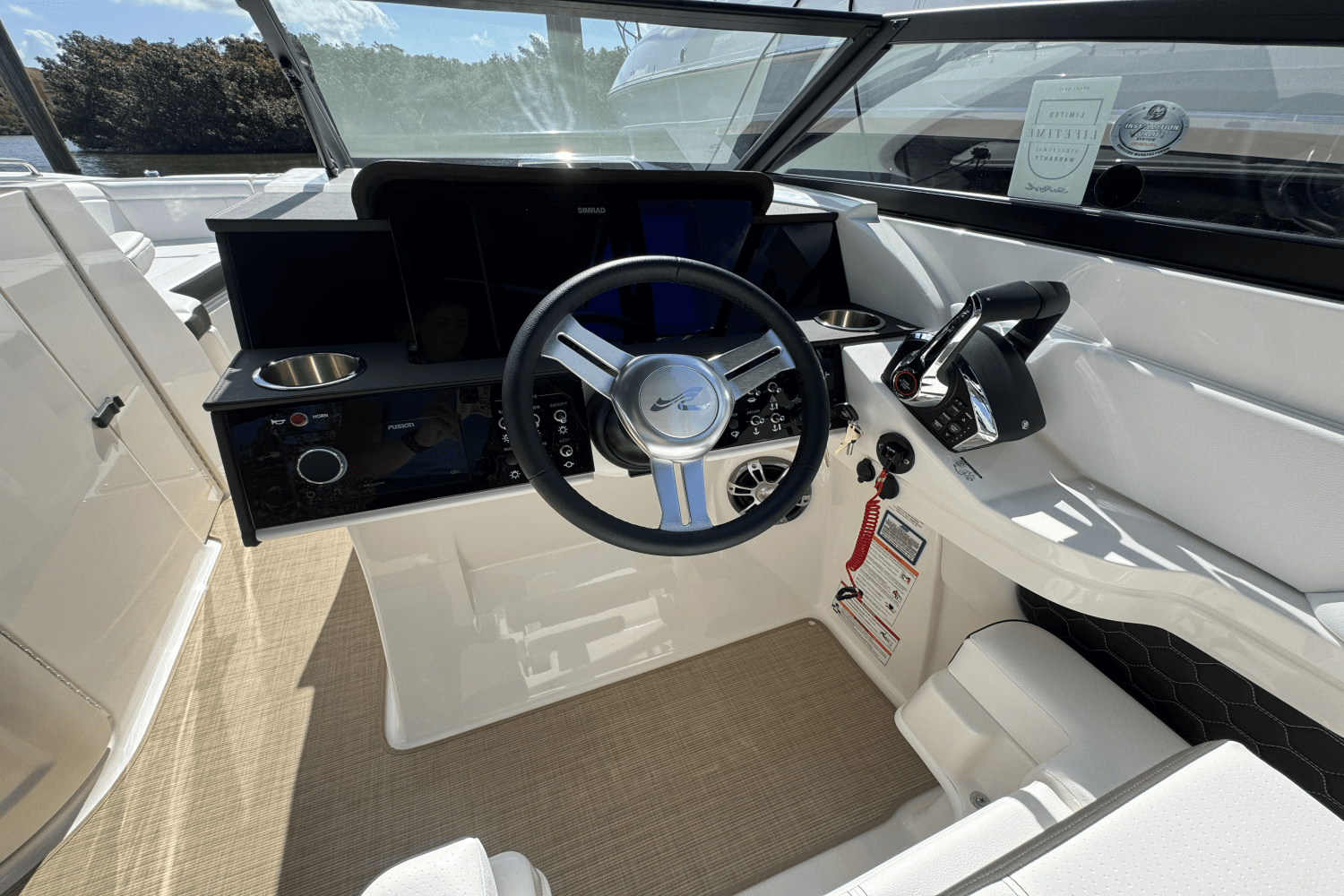 2025 Sea Ray SDX 290 Outboard Image Thumbnail #9