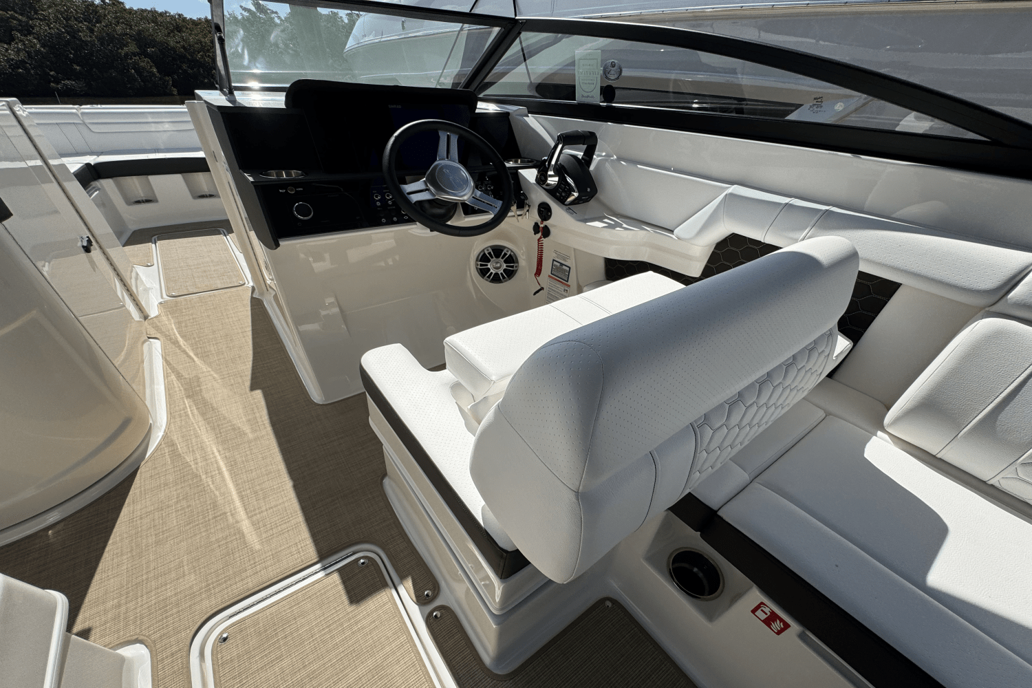 2025 Sea Ray SDX 290 Outboard Image Thumbnail #8