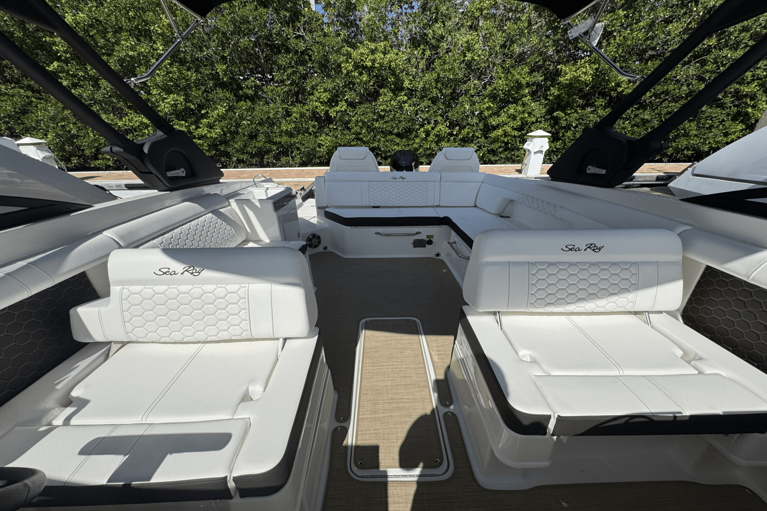 2025 Sea Ray SDX 290 Outboard Image Thumbnail #18