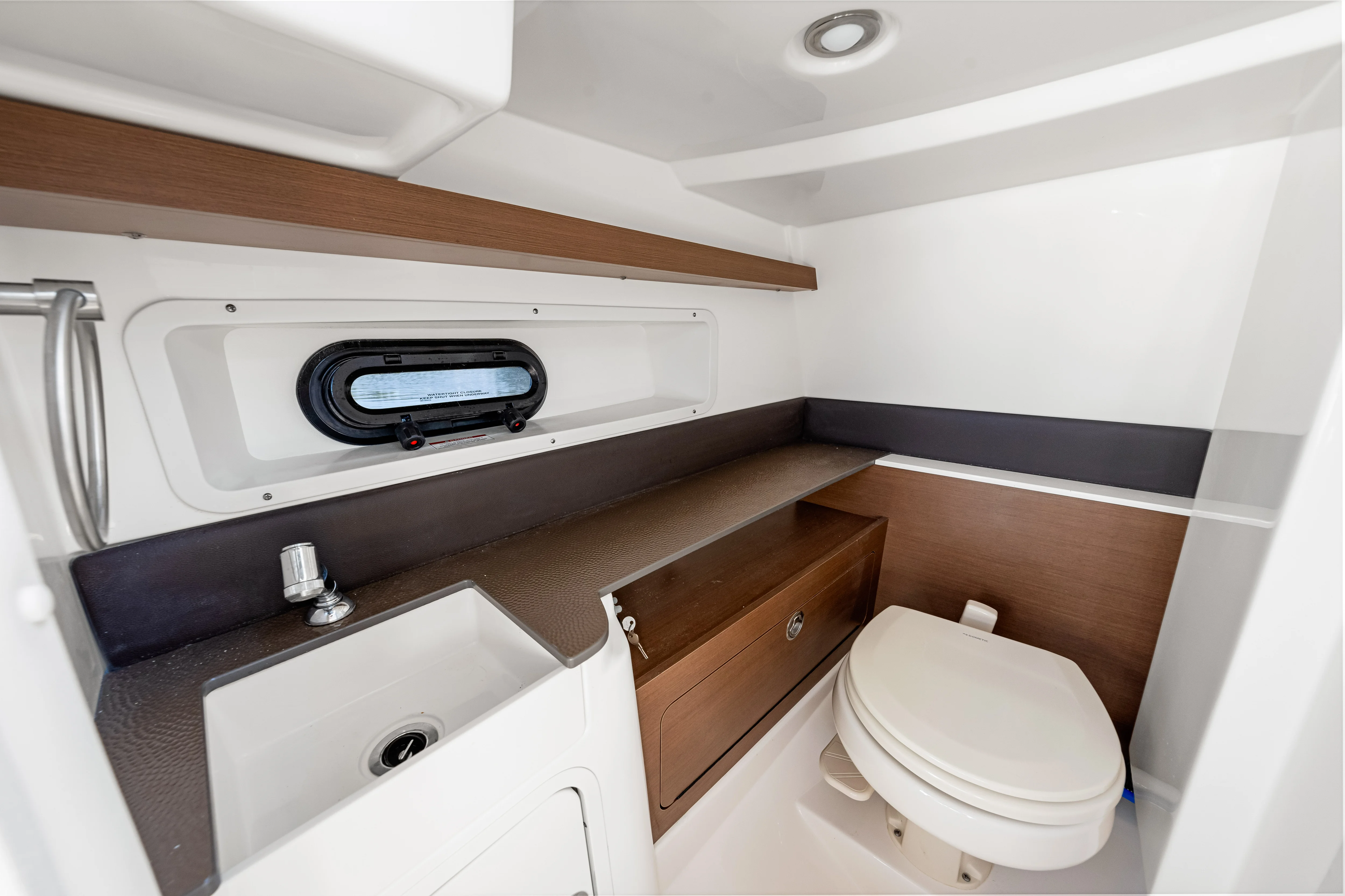 2025 Sea Ray SDX 290 Outboard Image Thumbnail #39