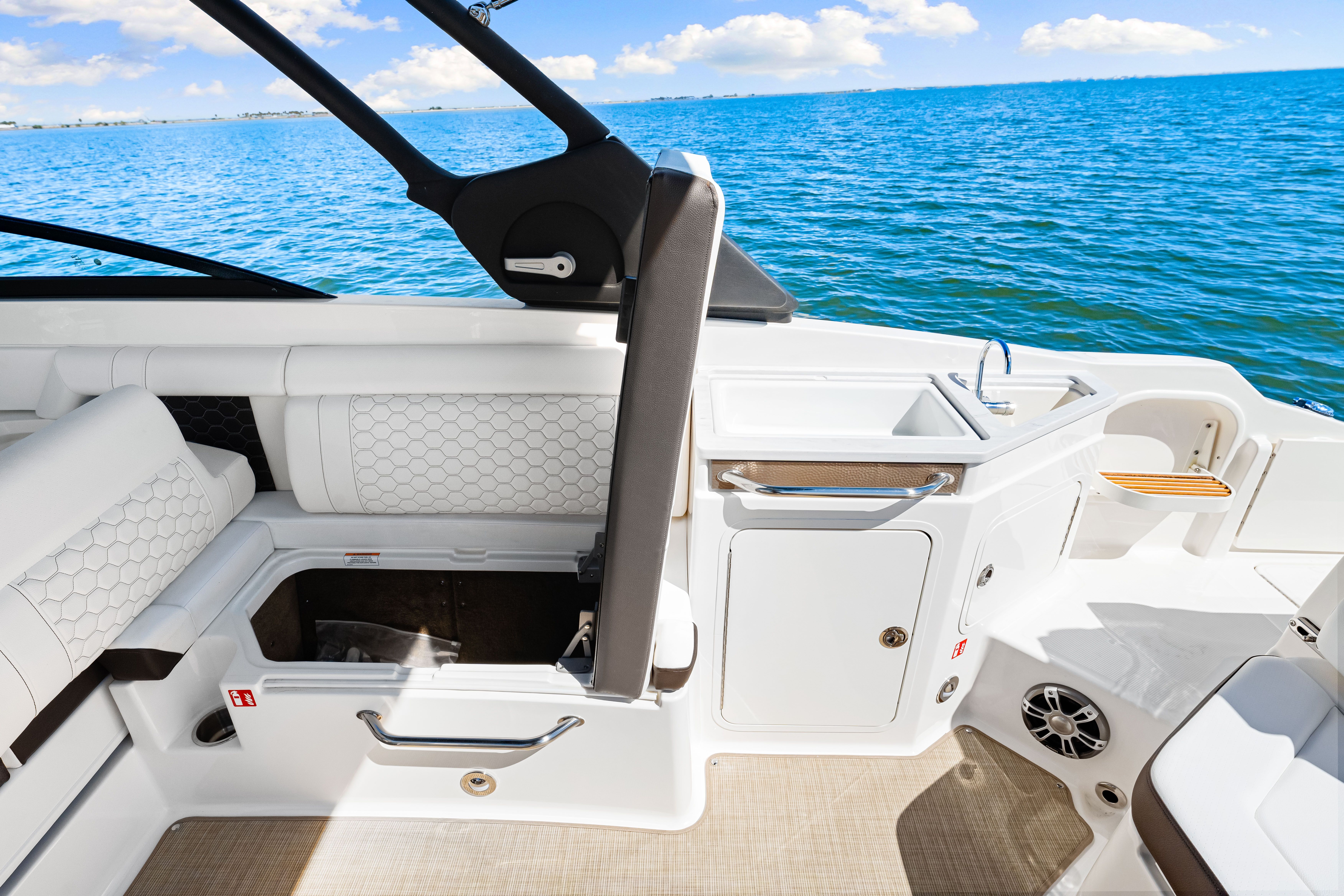 2025 Sea Ray SDX 290 Outboard Image Thumbnail #29