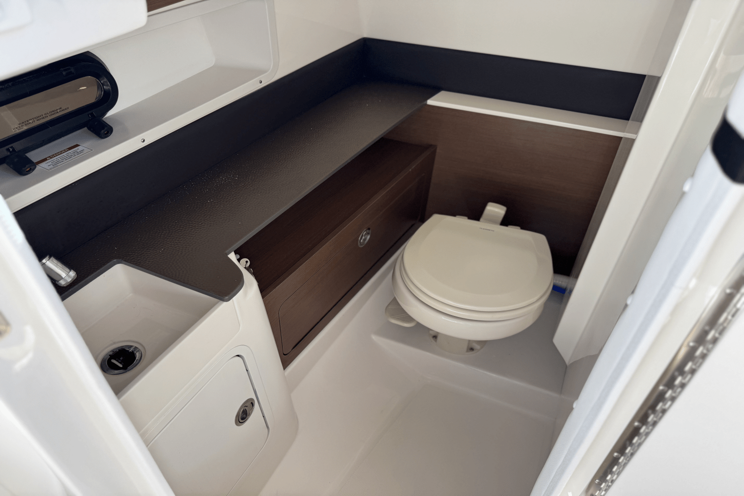 2025 Sea Ray SDX 290 Outboard Image Thumbnail #13