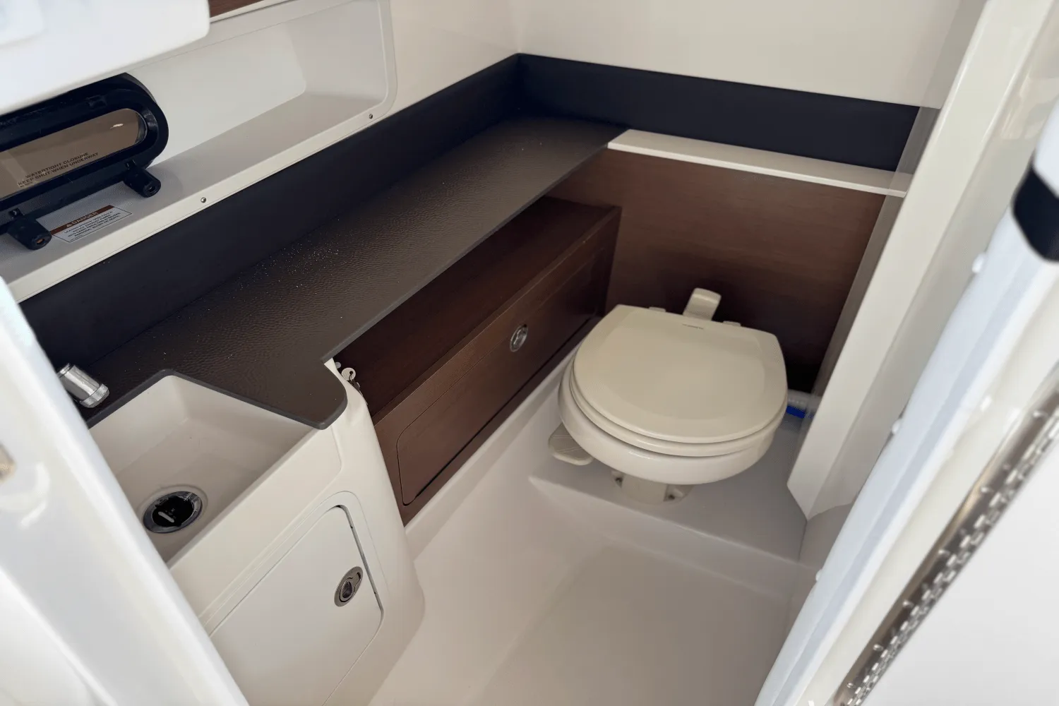 2025 Sea Ray SDX 290 Outboard Image Thumbnail #18