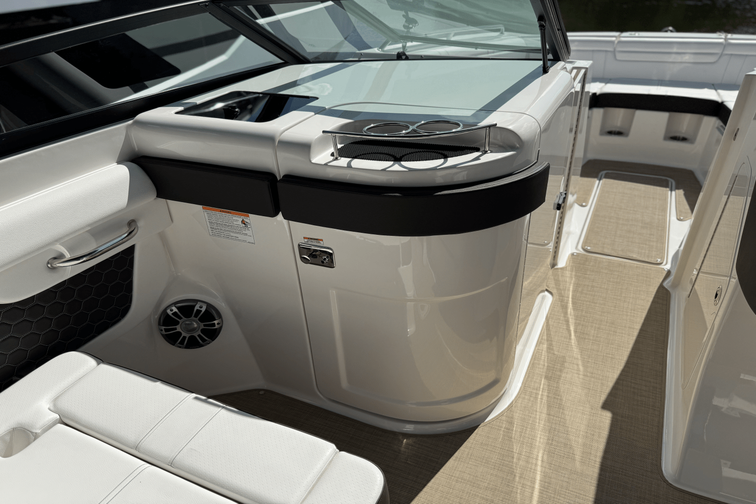 2025 Sea Ray SDX 290 Outboard Image Thumbnail #12