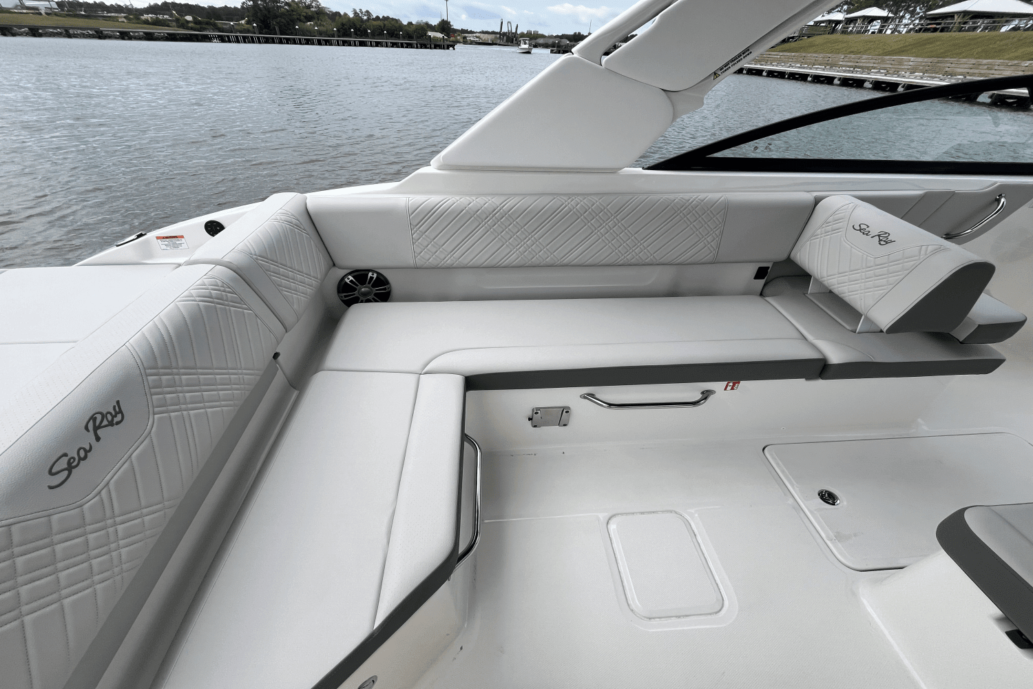 2025 Sea Ray SDX 270 Outboard Image Thumbnail #12
