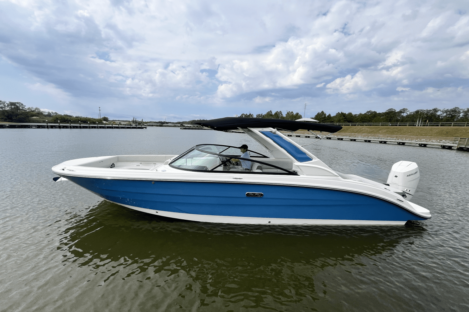 2025 Sea Ray SDX 270 Outboard Image Thumbnail #3