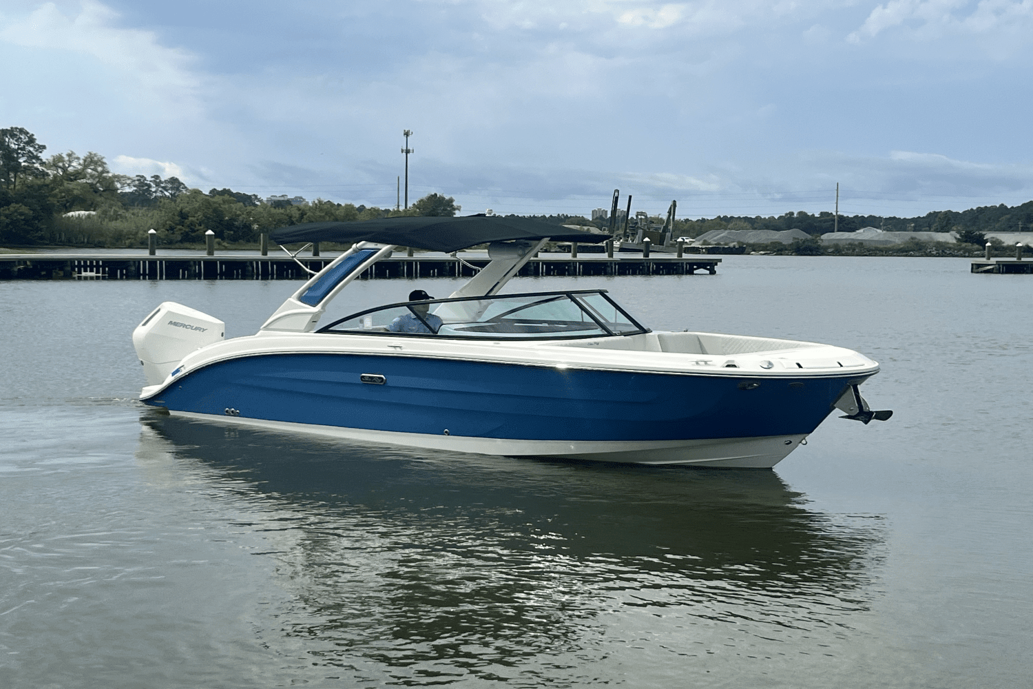 2025 Sea Ray SDX 270 Outboard Image Thumbnail #7