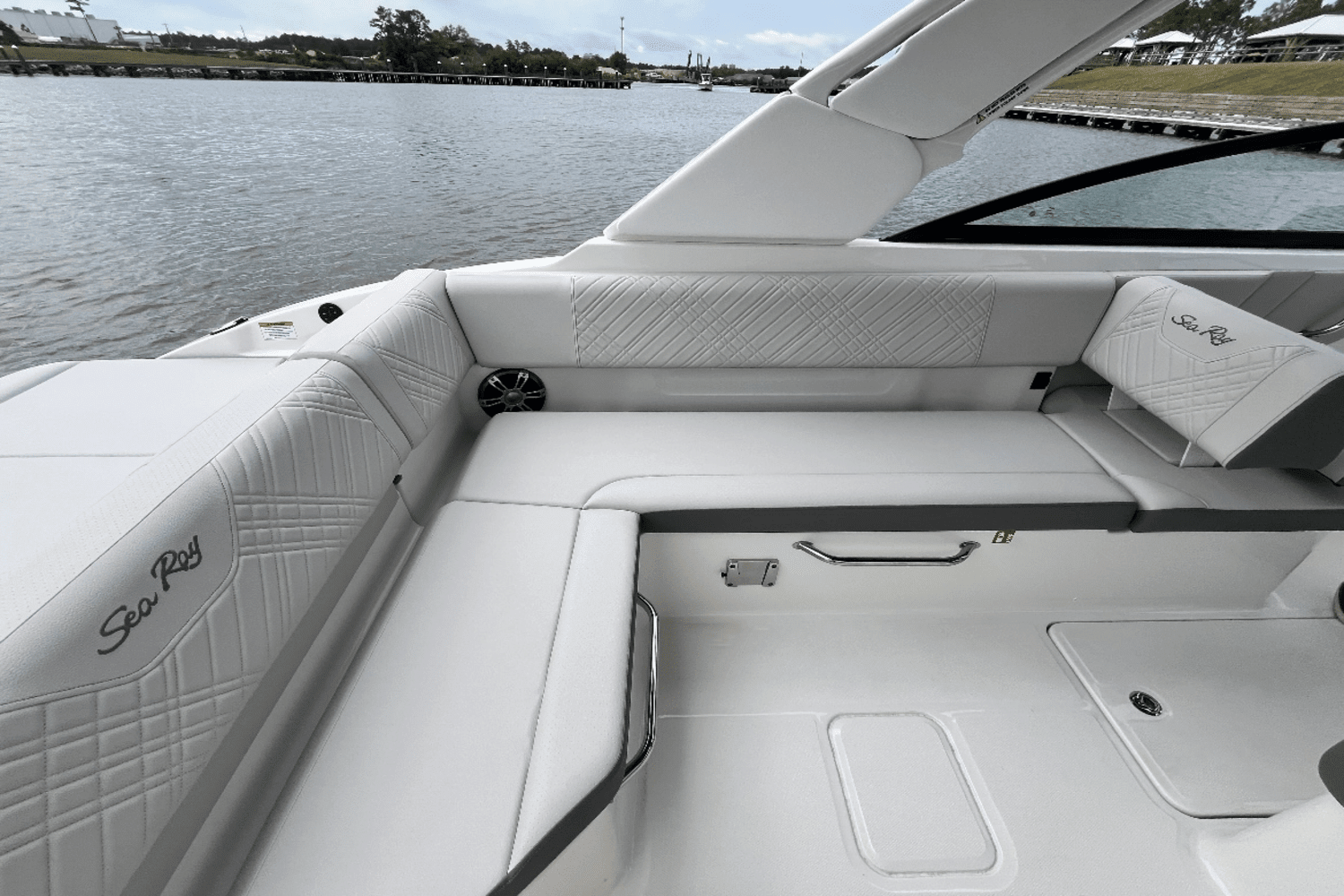 2025 Sea Ray SDX 270 Outboard Image Thumbnail #11