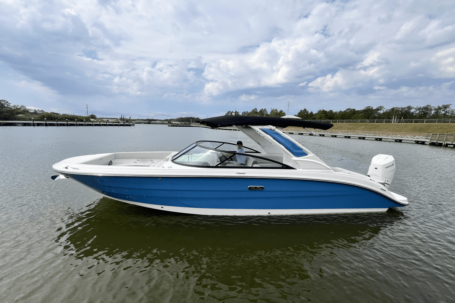 2025 Sea Ray SDX 270 Outboard Image Thumbnail #2