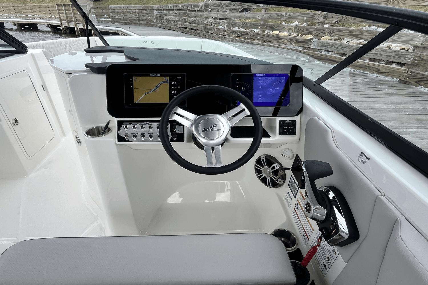 2025 Sea Ray SDX 270 Outboard Image Thumbnail #14