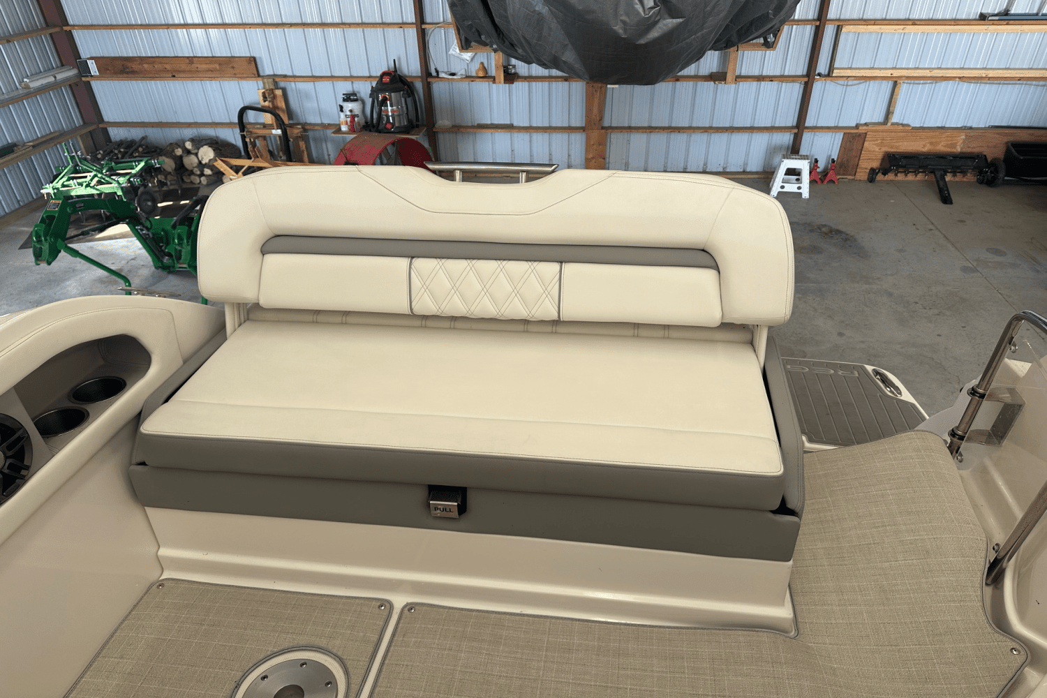 2023 Regal 28 EXPRESS CRUISER Image Thumbnail #4