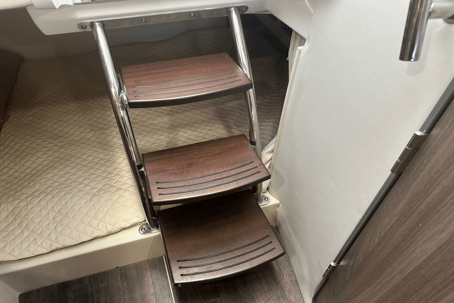 2023 Regal 28 EXPRESS CRUISER Image Thumbnail #24