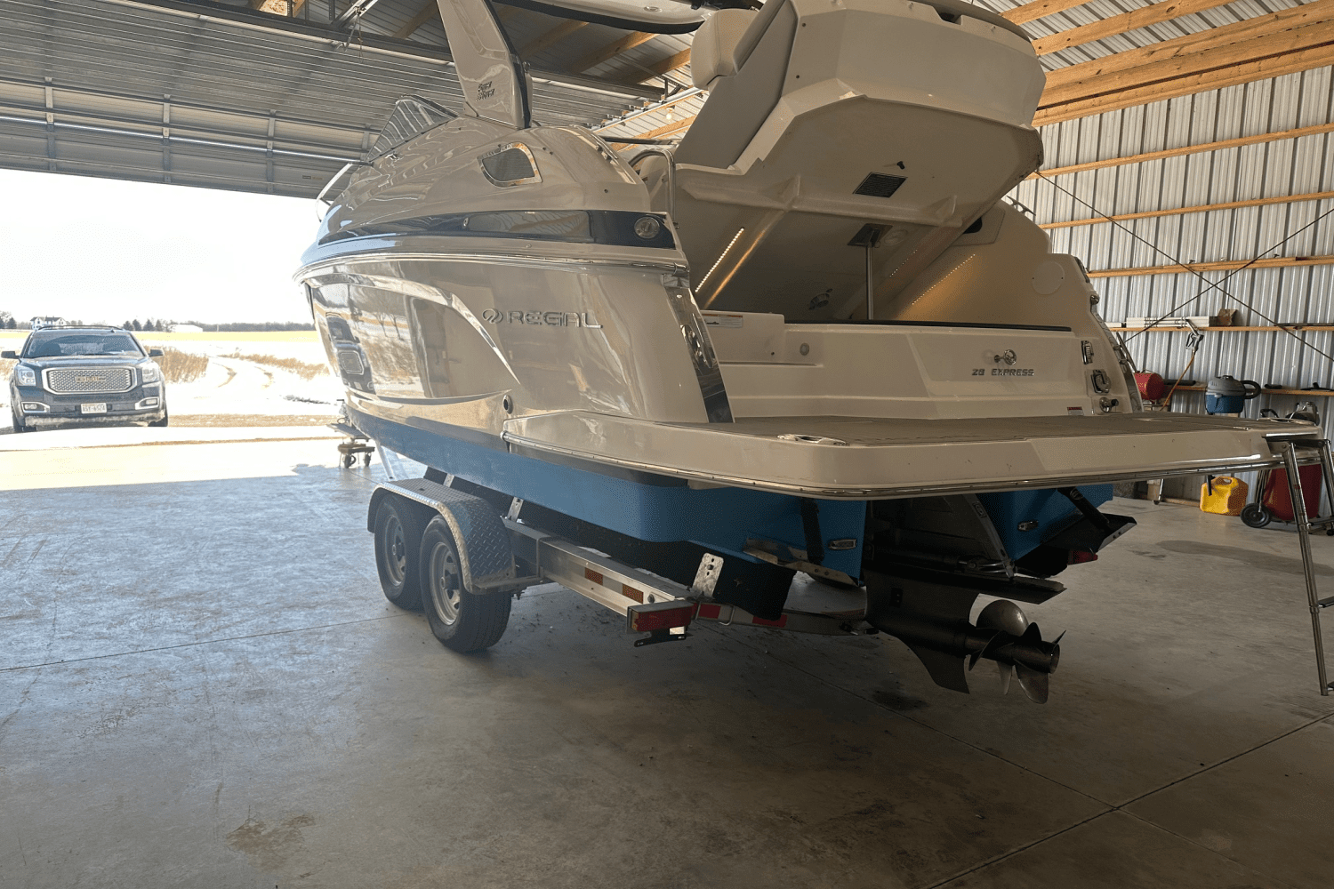 2023 Regal 28 EXPRESS CRUISER Image Thumbnail #2