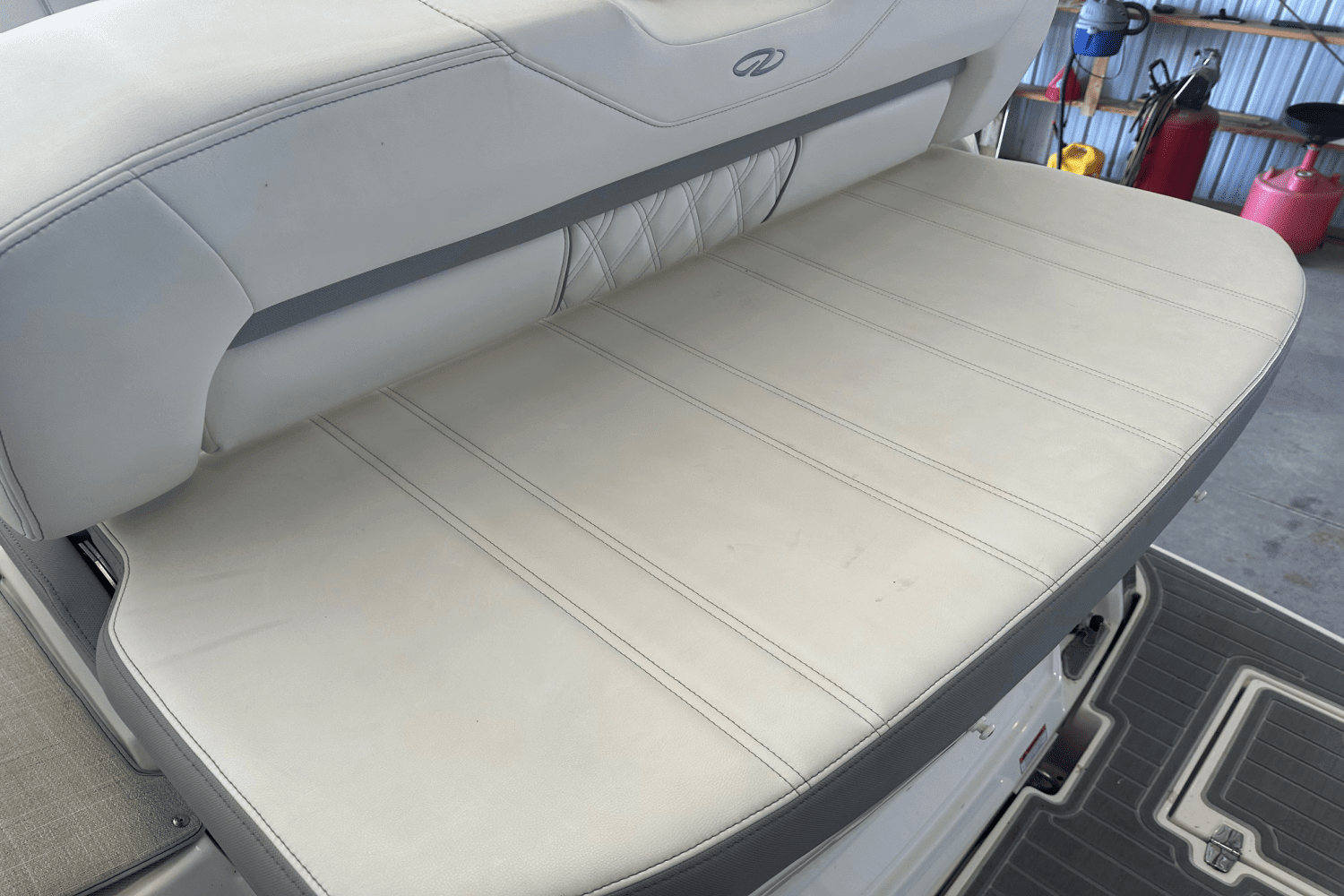2023 Regal 28 EXPRESS CRUISER Image Thumbnail #7