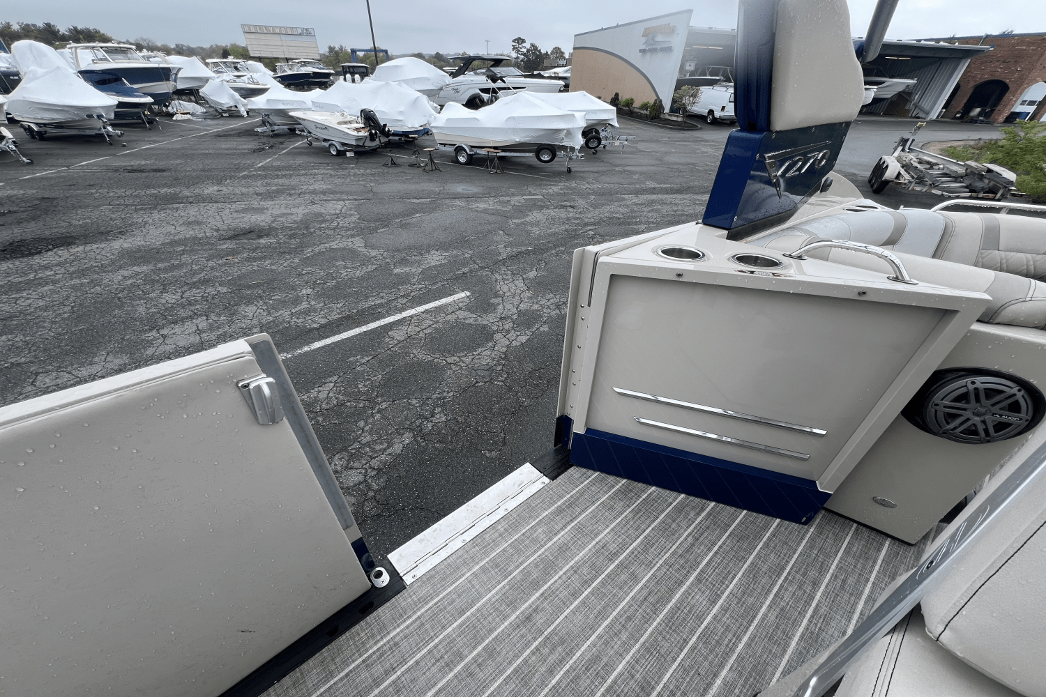 2016 Harris V 270 Image Thumbnail #15