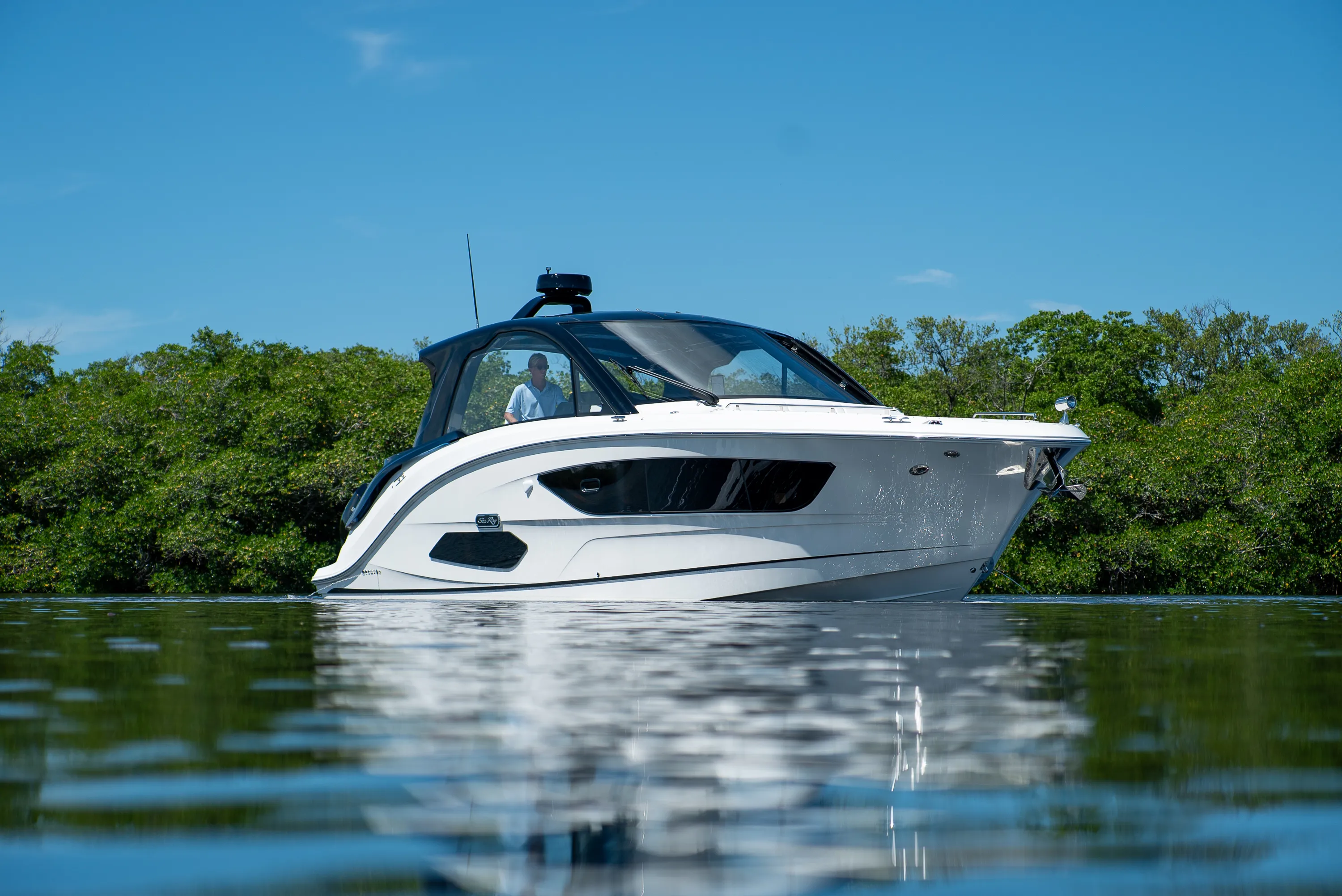 2026 Sea Ray Sundancer 370 Outboard Image Thumbnail #39