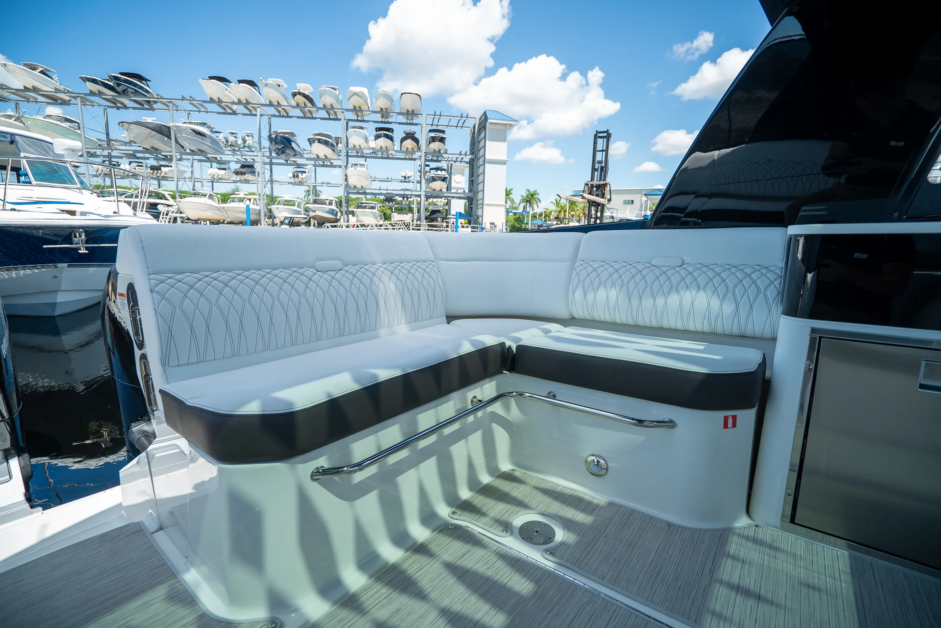 2026 Sea Ray Sundancer 370 Outboard Image Thumbnail #5