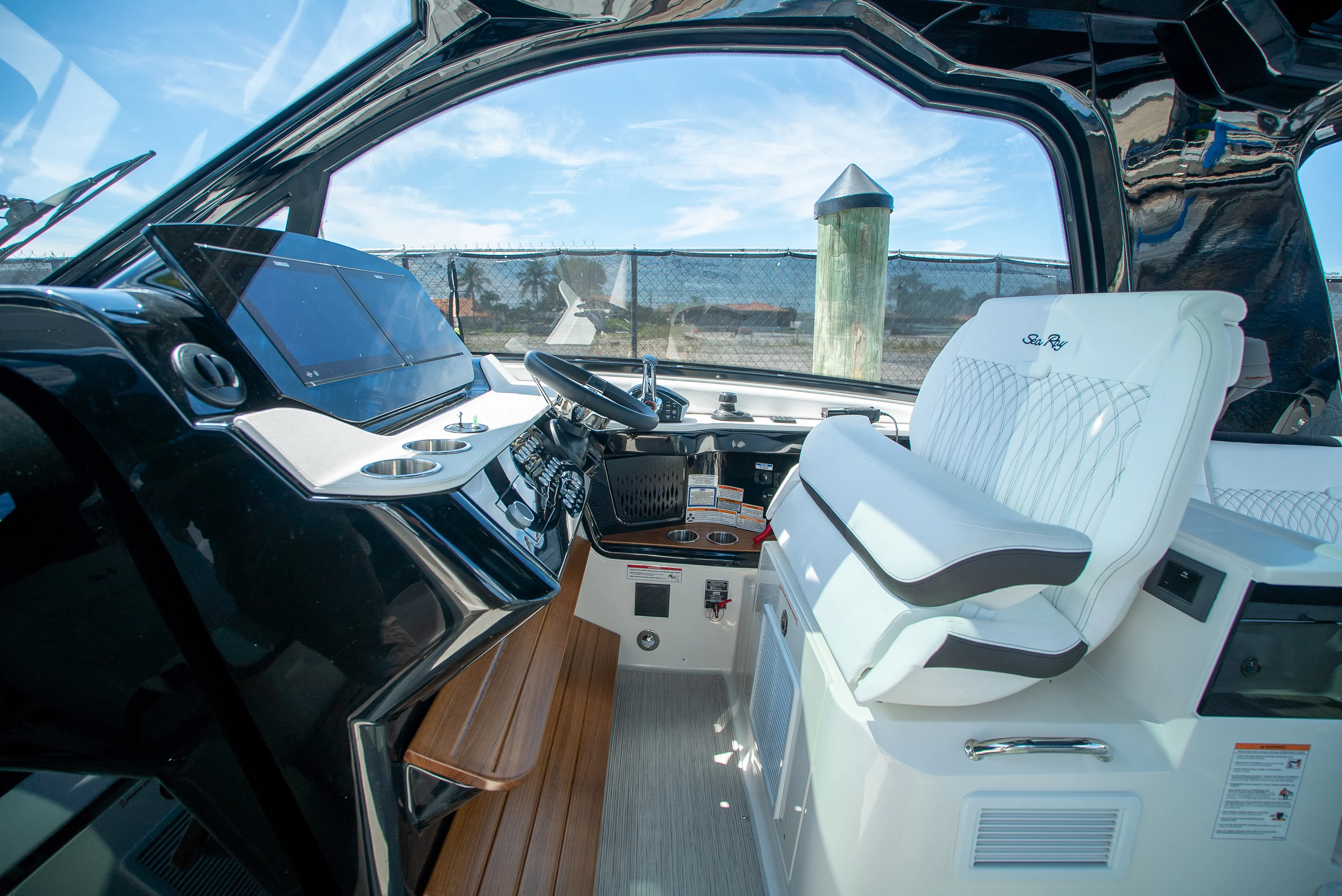 2026 Sea Ray Sundancer 370 Outboard Image Thumbnail #8