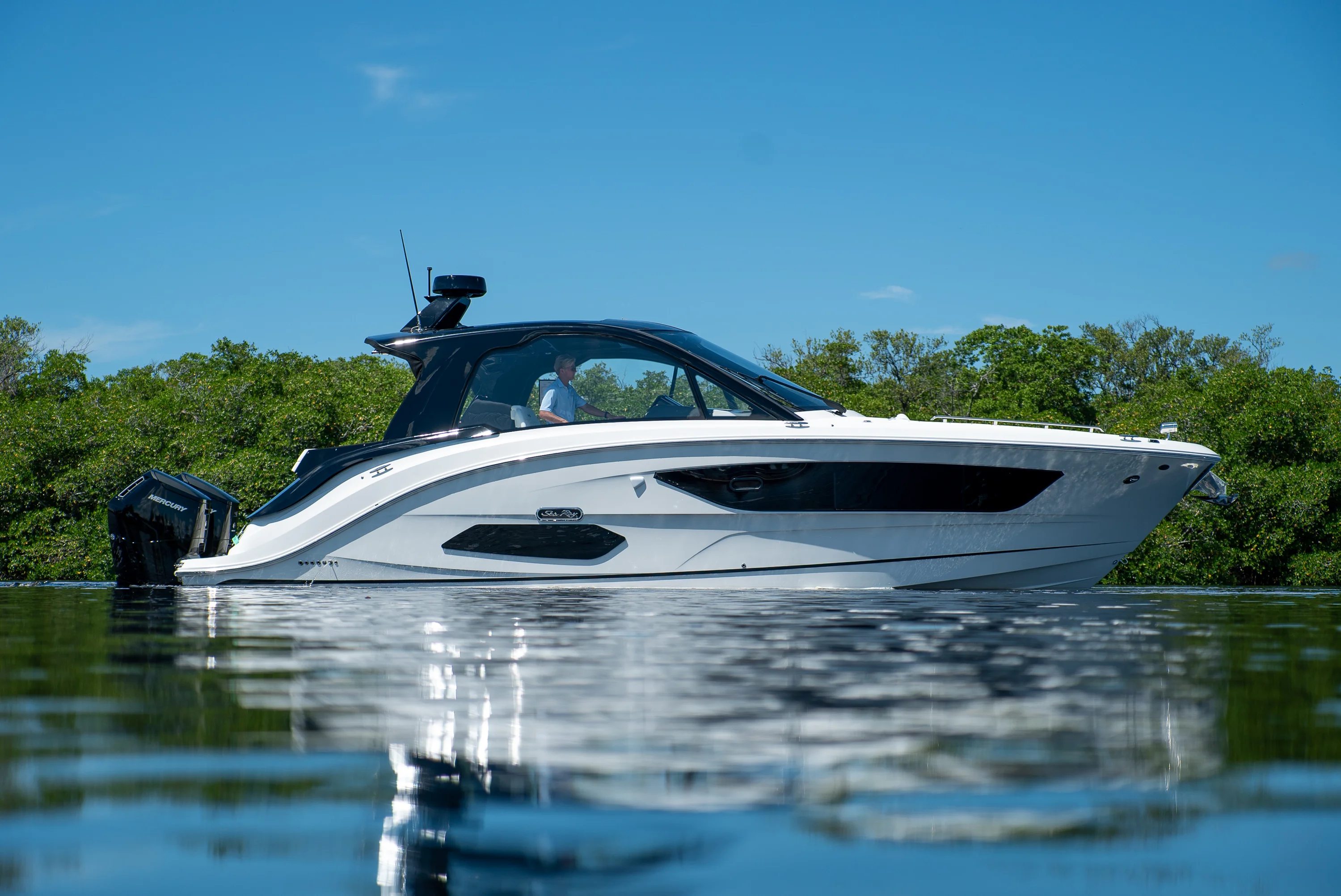 2026 Sea Ray Sundancer 370 Outboard Image Thumbnail #41
