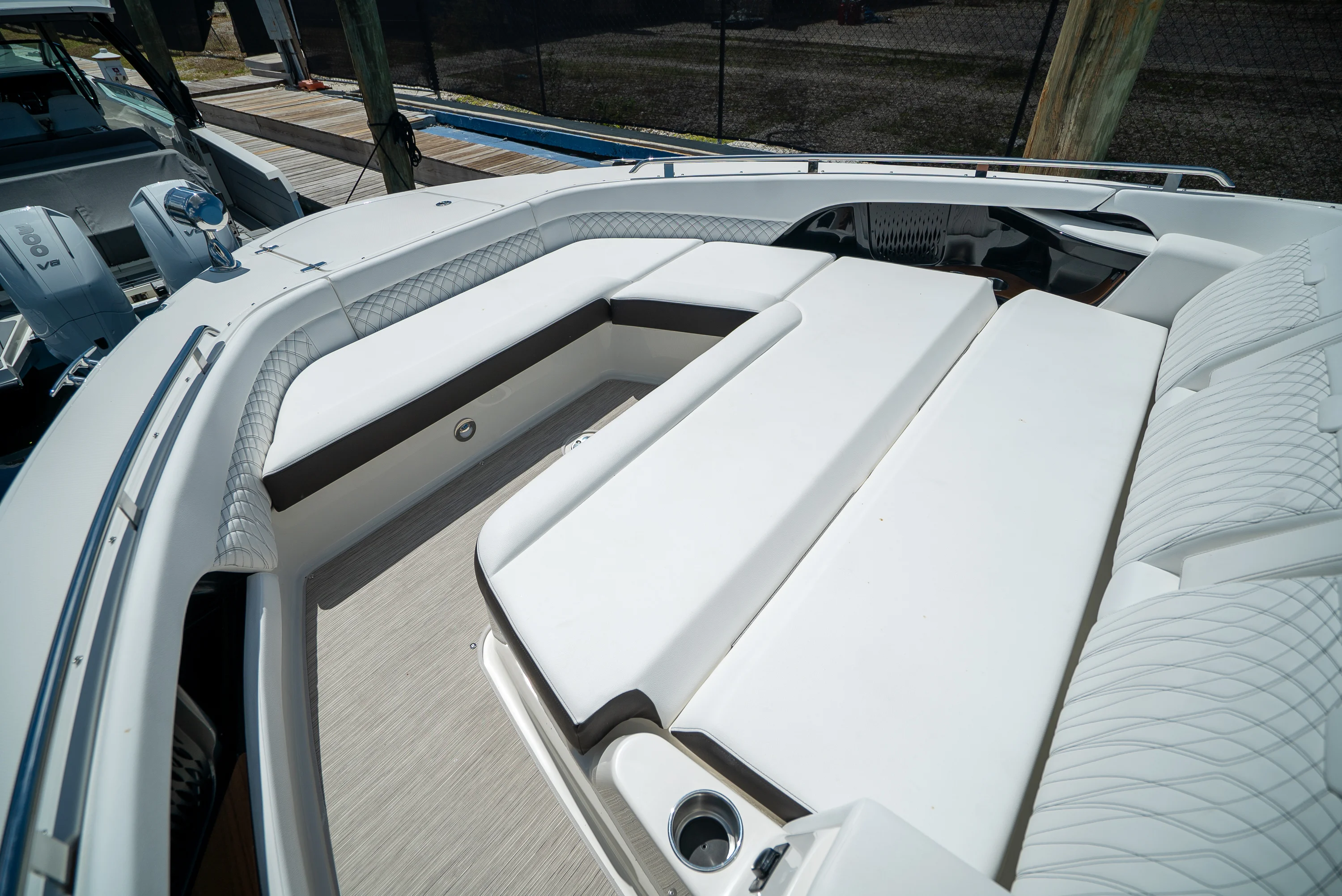 2026 Sea Ray Sundancer 370 Outboard Image Thumbnail #28