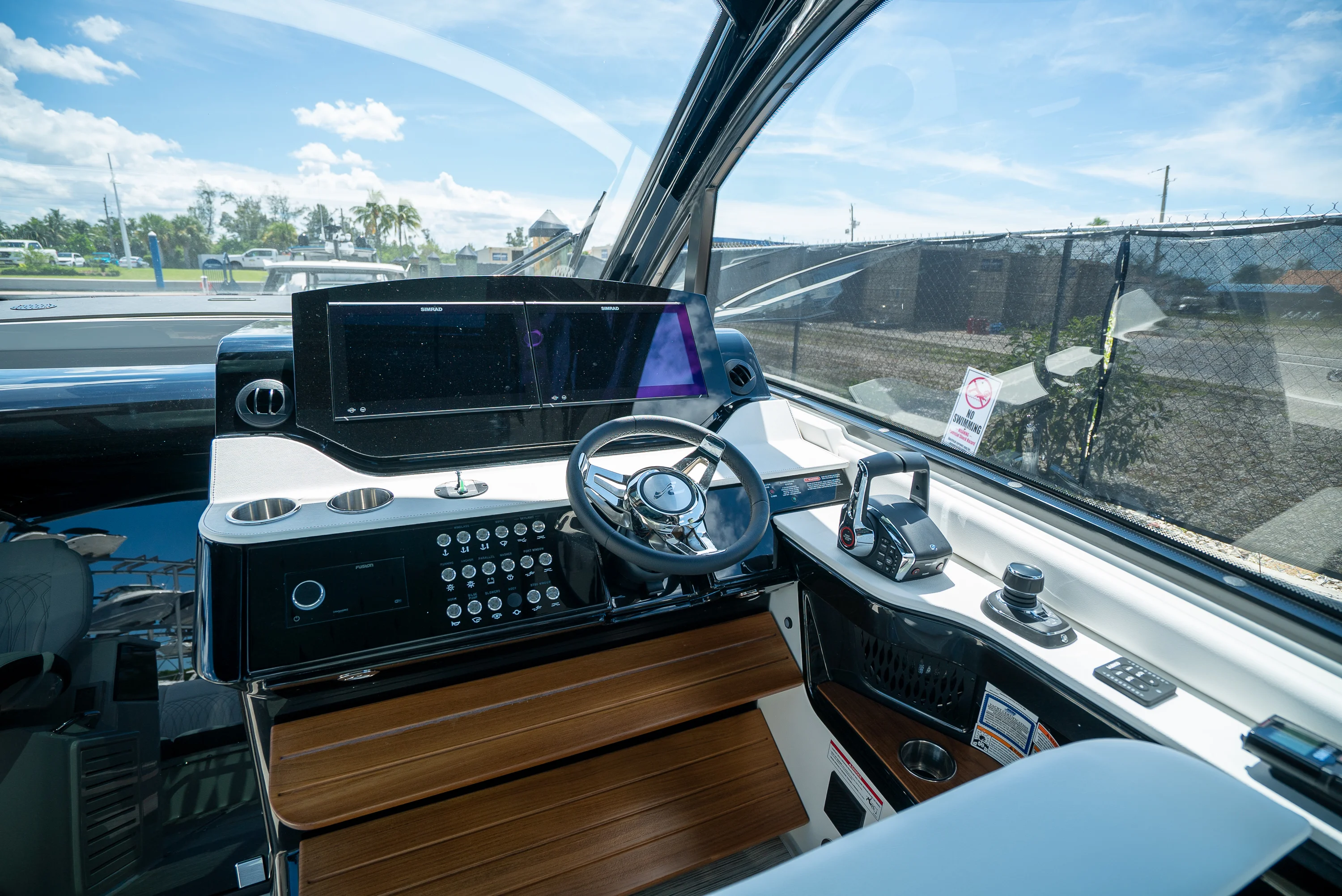 2026 Sea Ray Sundancer 370 Outboard Image Thumbnail #10