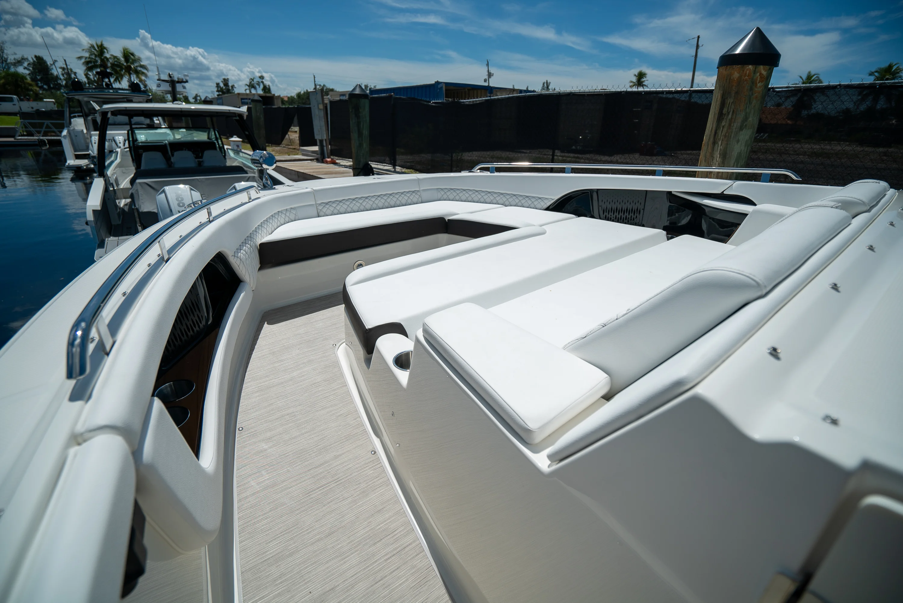 2026 Sea Ray Sundancer 370 Outboard Image Thumbnail #26