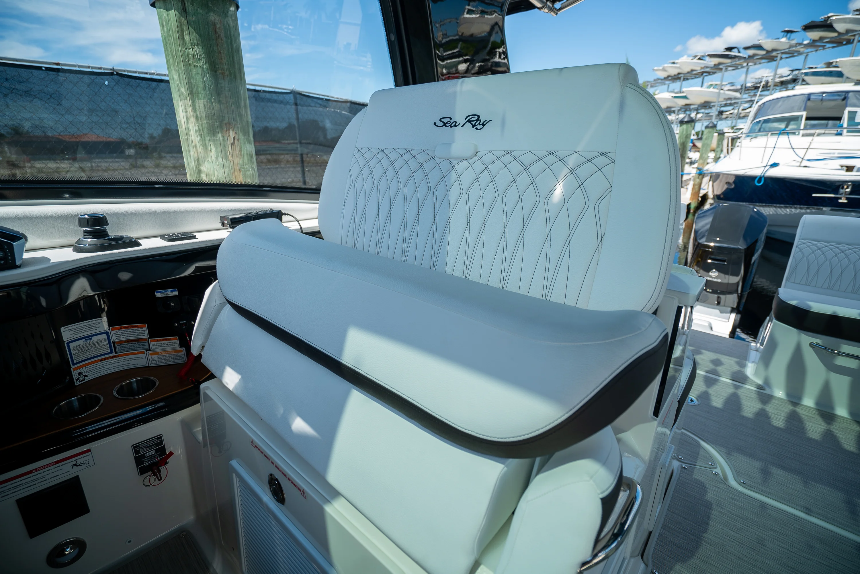 2026 Sea Ray Sundancer 370 Outboard Image Thumbnail #9