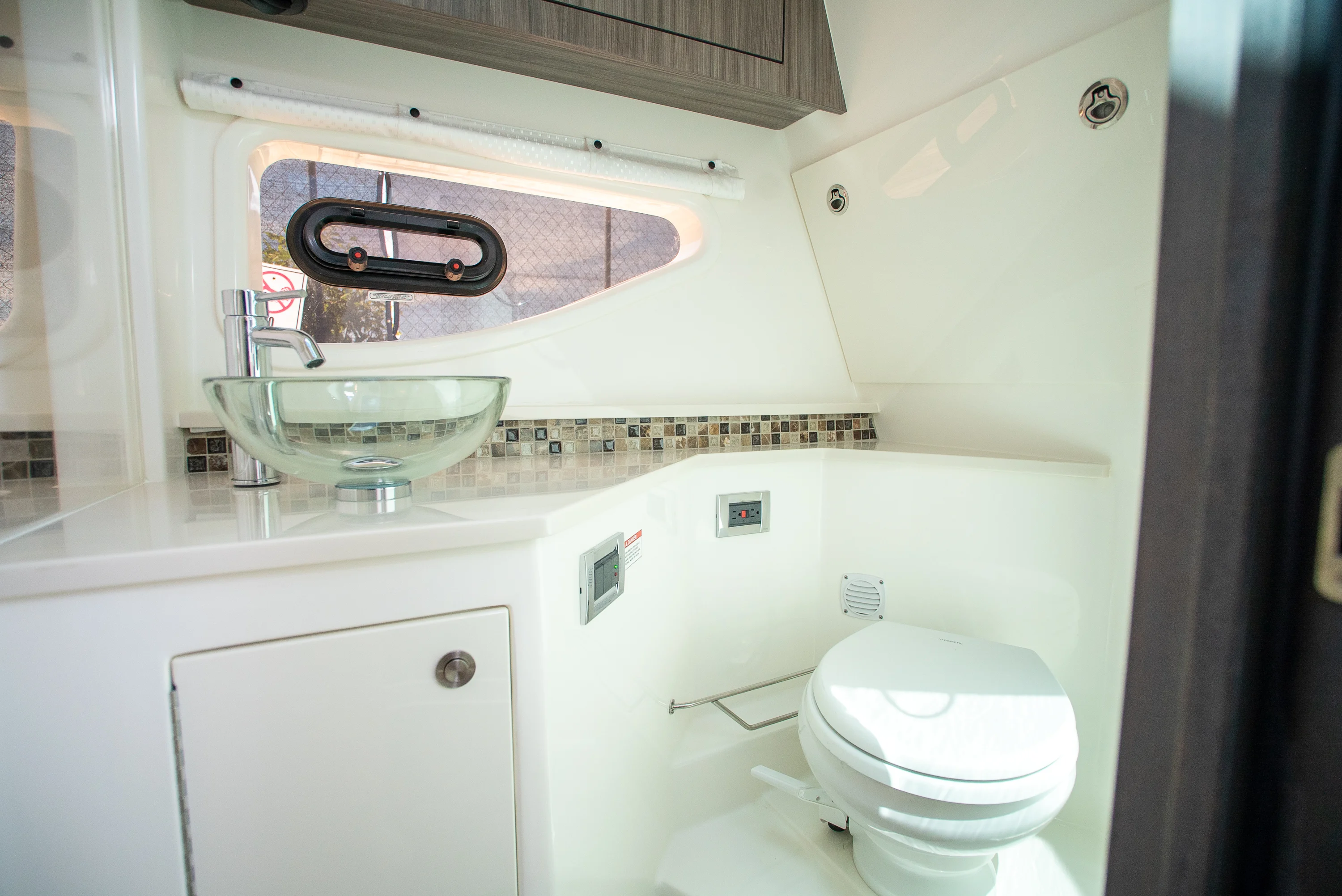 2026 Sea Ray Sundancer 370 Outboard Image Thumbnail #24