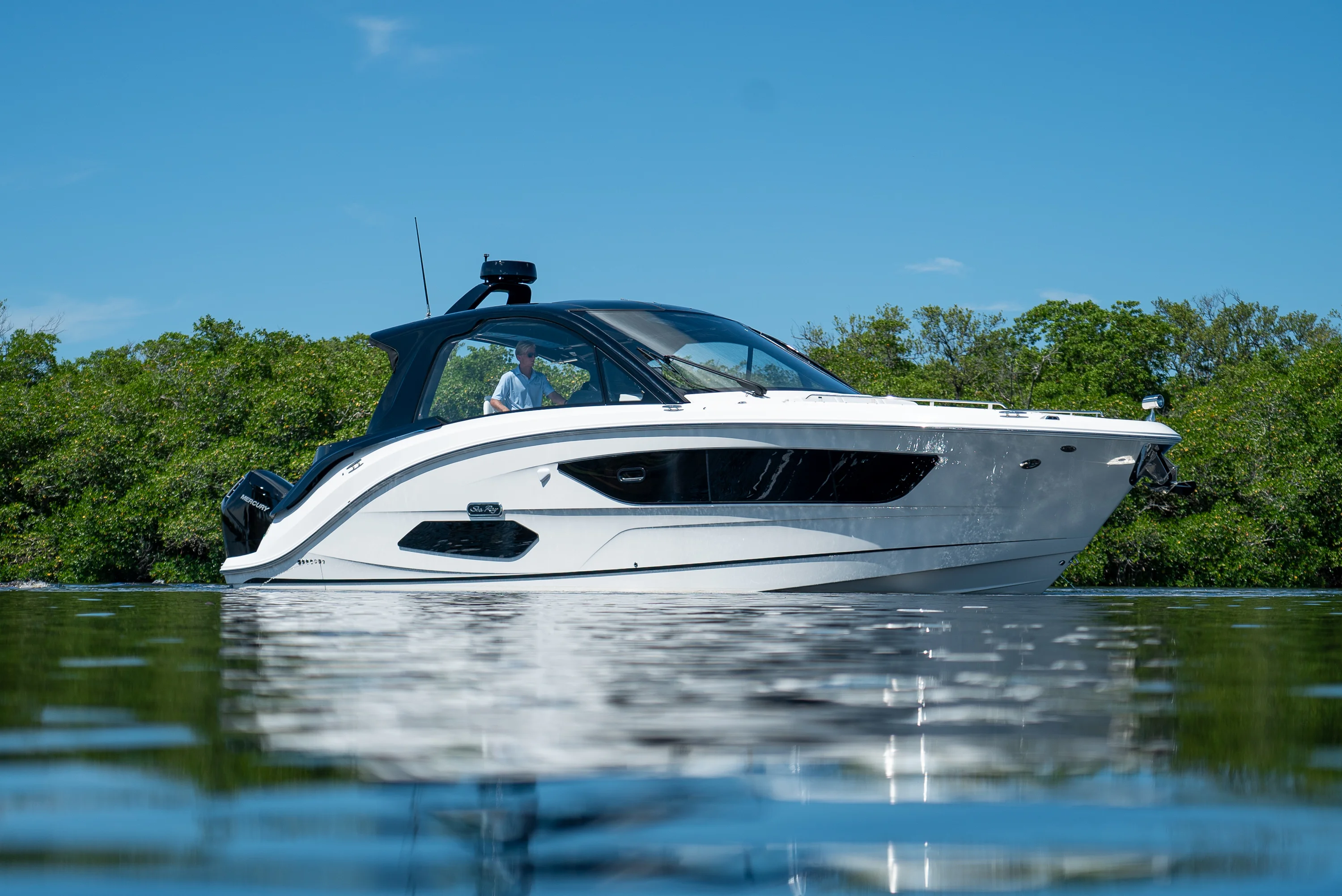 2026 Sea Ray Sundancer 370 Outboard Image Thumbnail #0