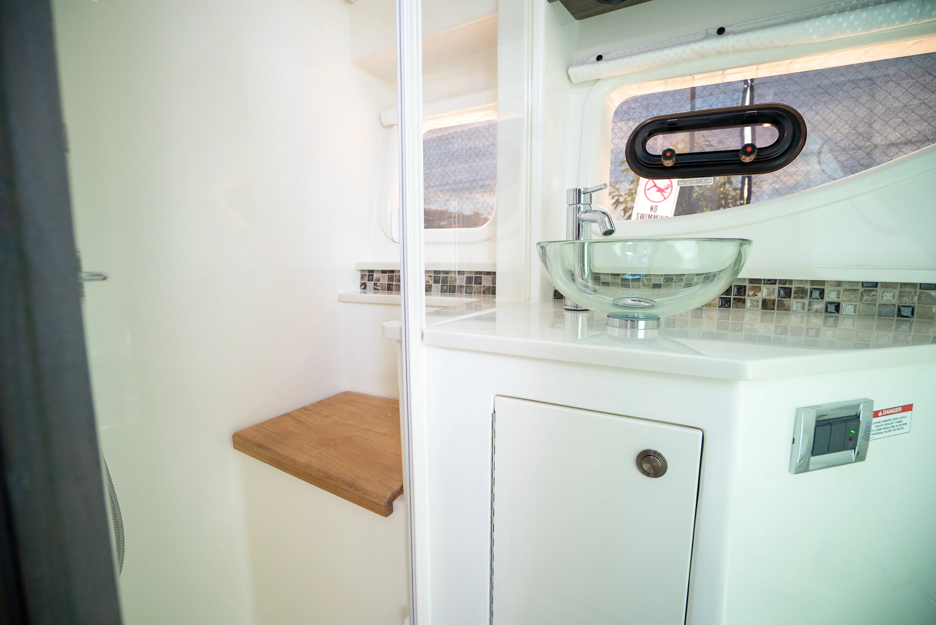 2026 Sea Ray Sundancer 370 Outboard Image Thumbnail #25